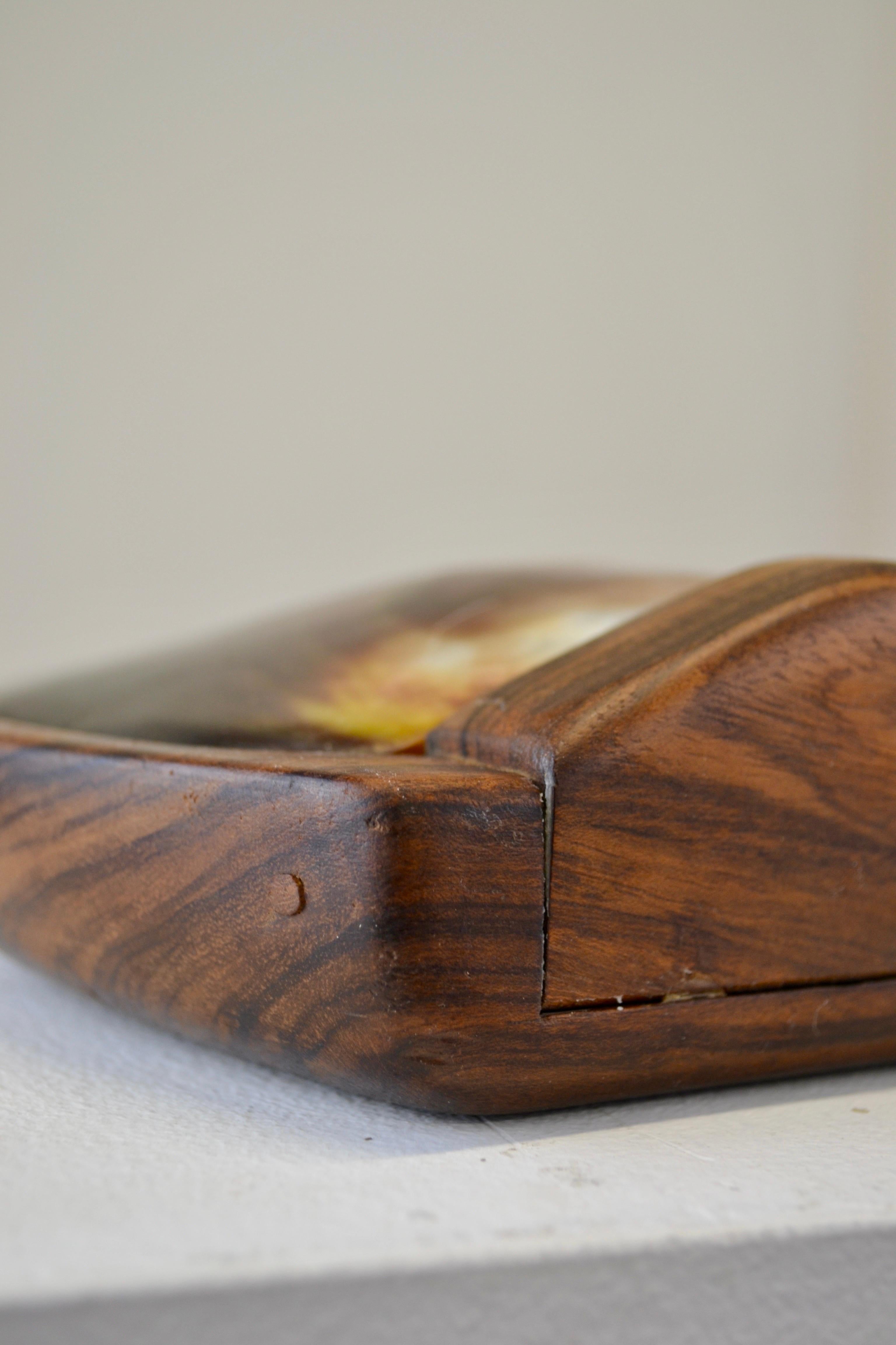 A shell and carved wooden box in the style of Alexandre Noll, France, 1950s For Sale 3