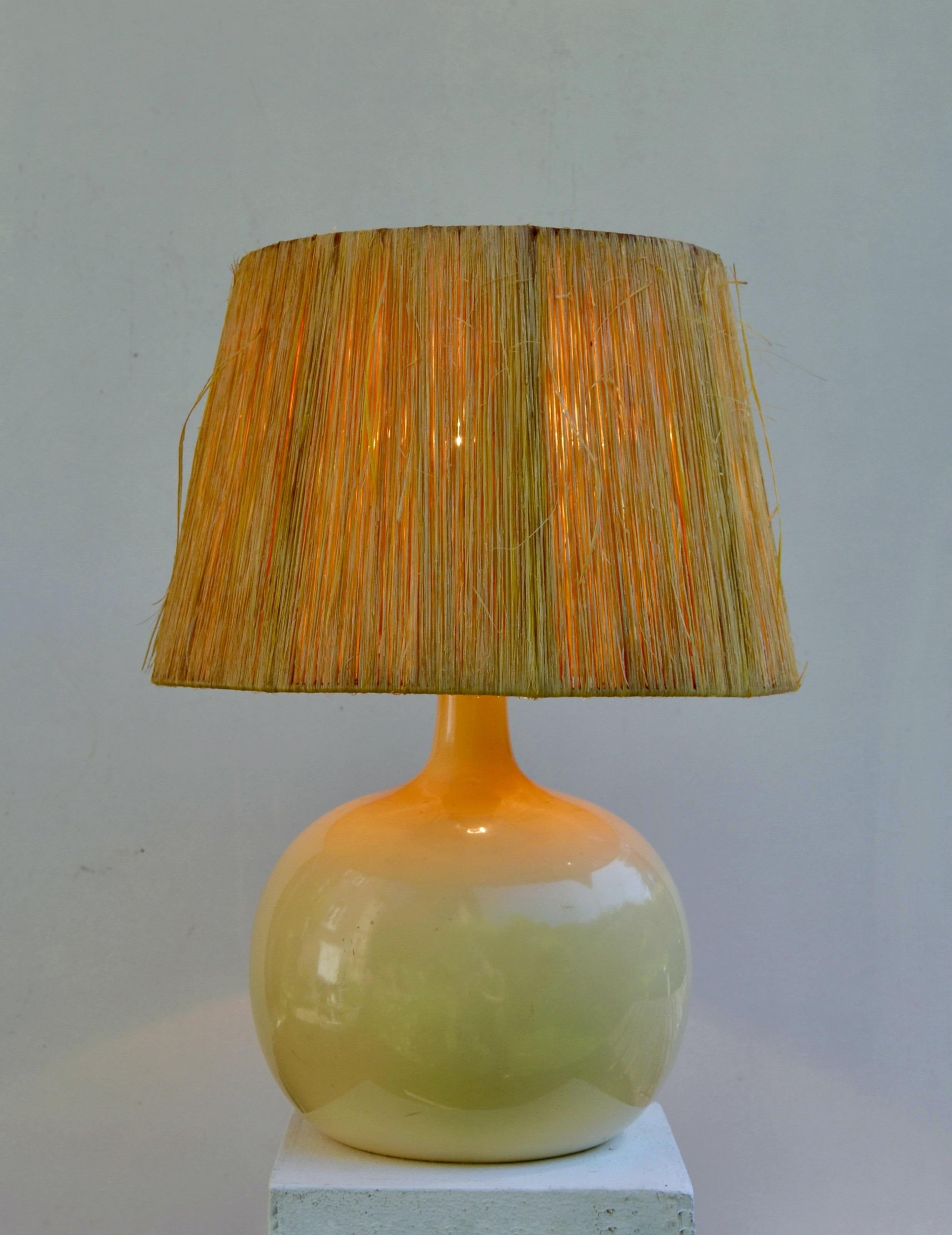 Tischlampe aus gedrechseltem Holz, weiß lackiert - 1960 - Frankreich (Französisch) im Angebot