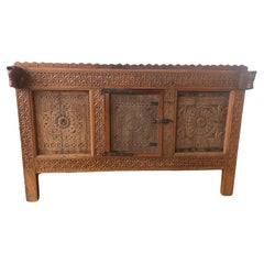 Geschnitzte indische Sideboard-Anrichte/Schrank