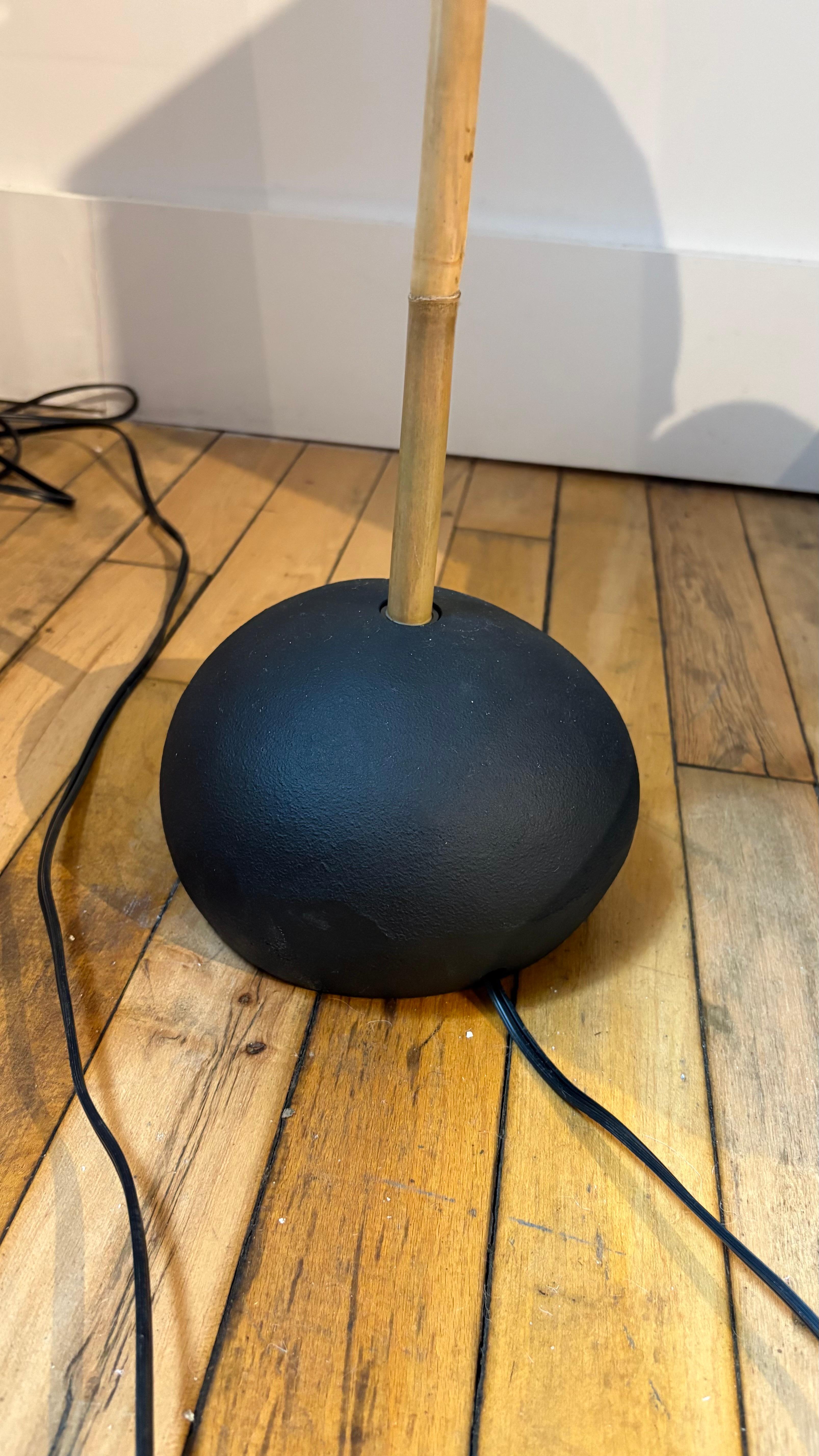 Deux disponibles. Acheté dans les années 2000. 

Lampadaire iconique de Noguchi. 

Expédié de Philadelphie. 