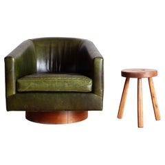 Primitiver Melkschemel im Stil von Olavi Hanninen