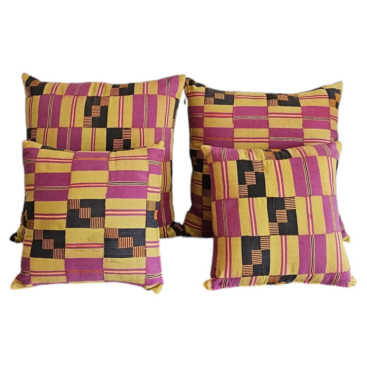 Coussins cousus à la main.