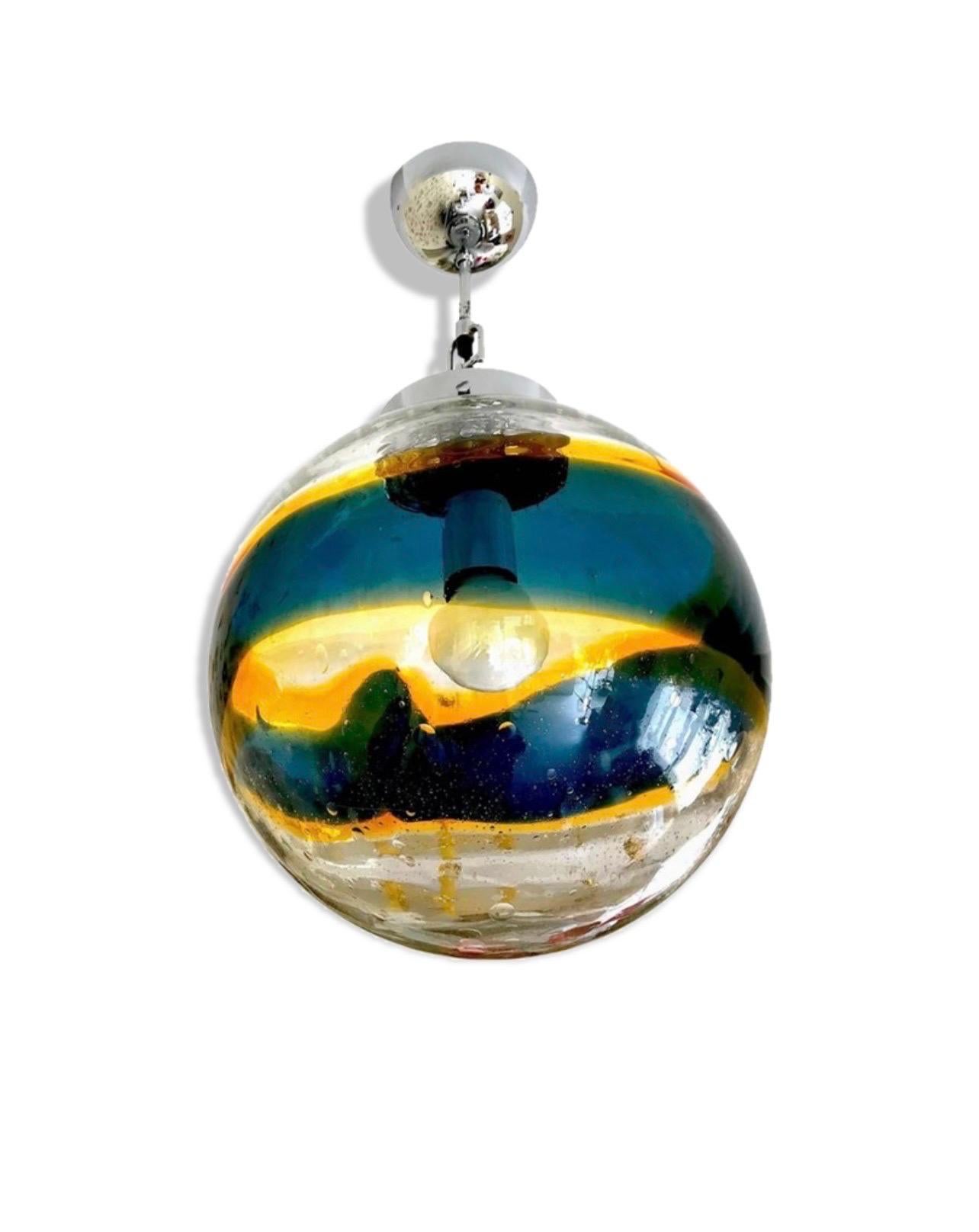Vistosi globe with Glass Murano bicolore, Italy, 1970 In Good Condition For Sale In DÉNIA, ES