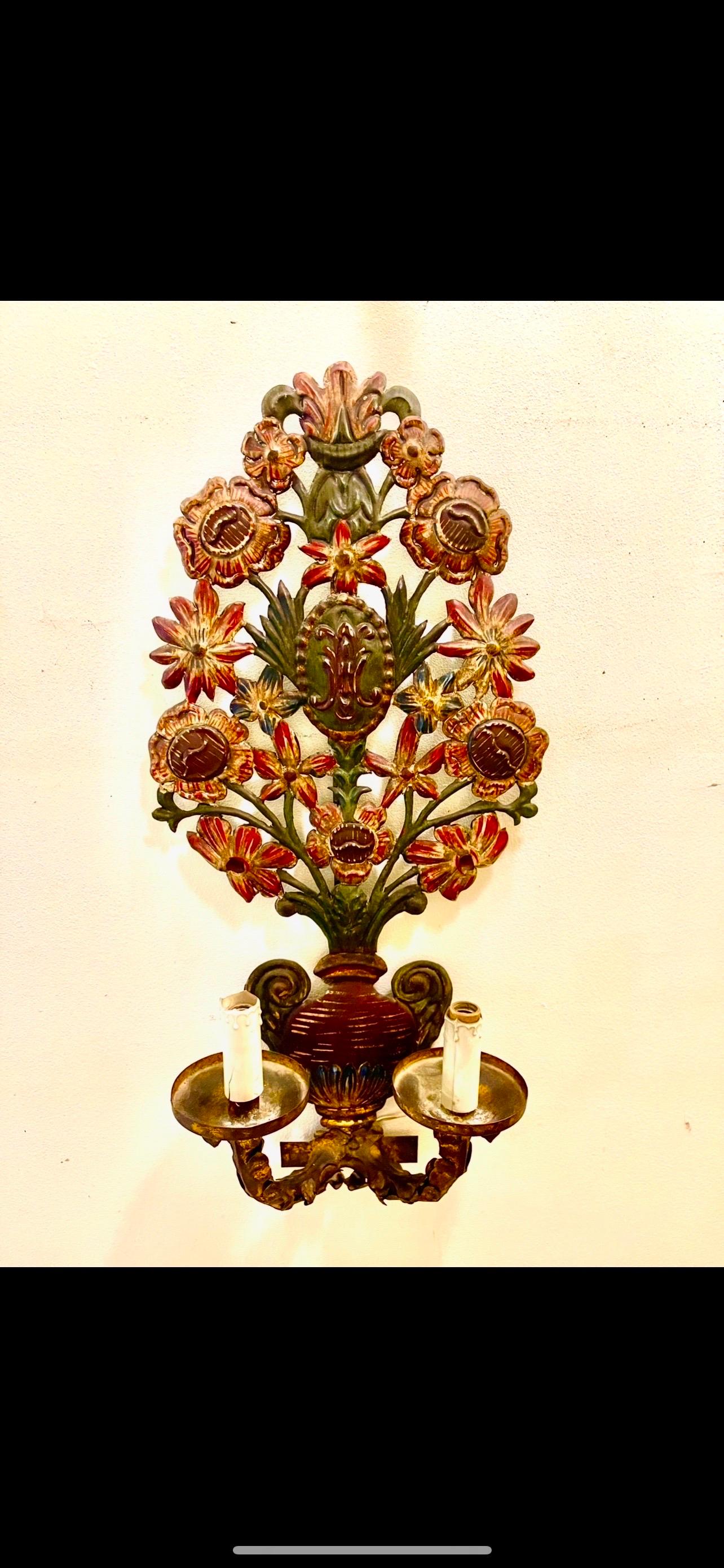 Baroque Antique wall lighting flowers metal paint and gilt gold For Sale