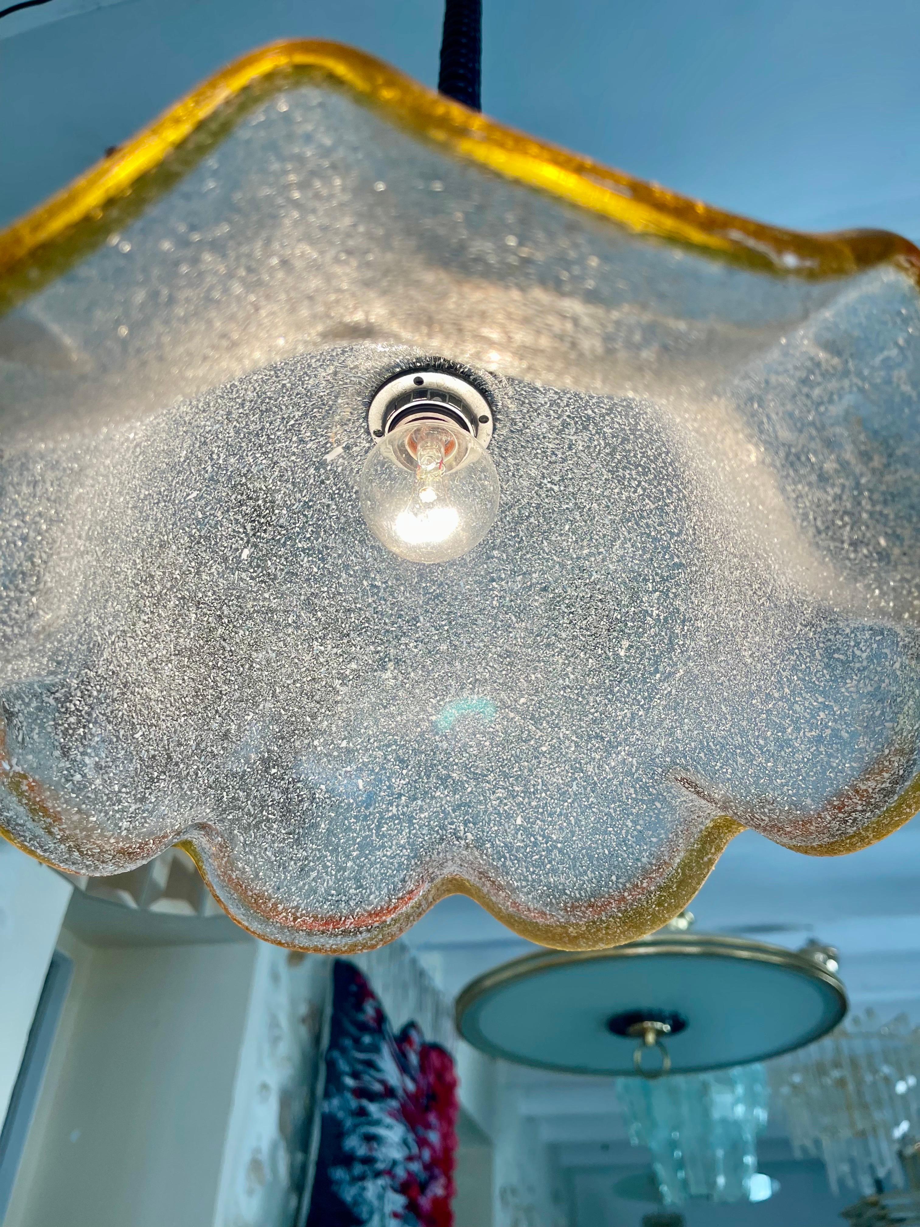 Colgante Mazzega Murano con Cristal Bicolor  Italia, 1970 Cristal de Murano en venta