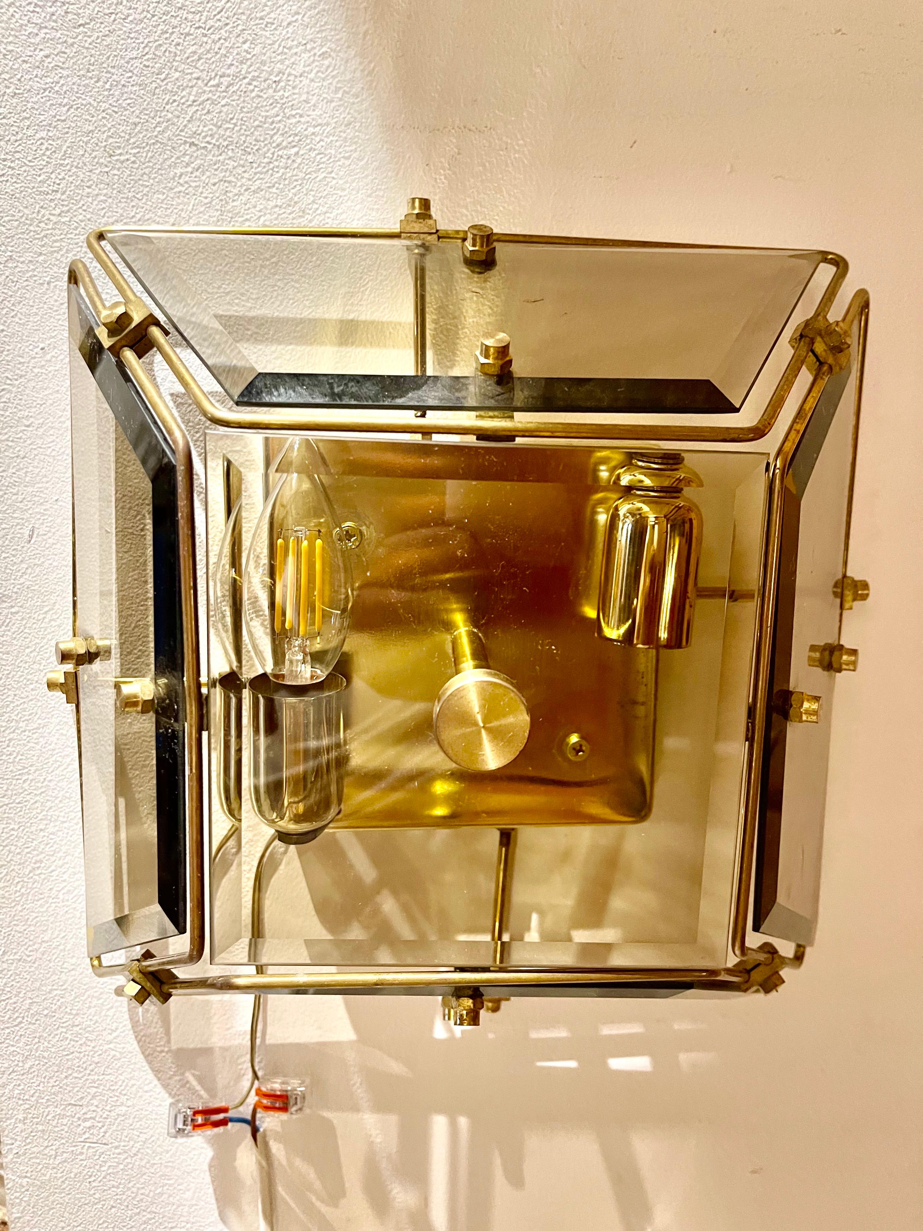 Hervorragende Deckenleuchte von VECA mit Blättern aus Glas mit Struktur. 
Das Design und die Qualität des Glases machen aus diesem Stück das Beste des italienischen Designs.
Diese großartige Deckenleuchte aus zweifarbigem Glas ist großartig.

Diese