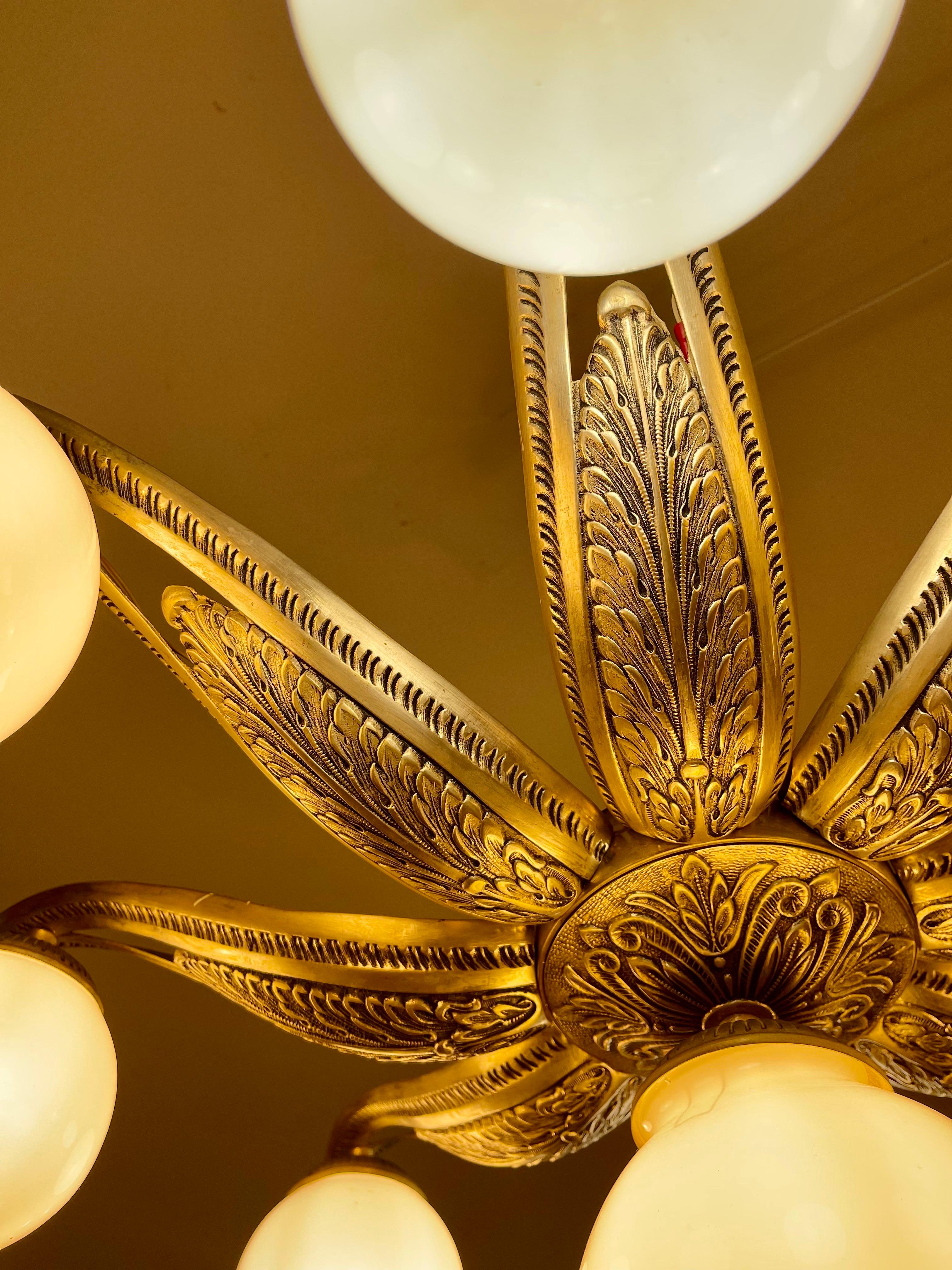 Montatura da incasso art déco francese in bronzo e vetro opalino, Francia 1935 In condizioni buone in vendita a La xara, VC