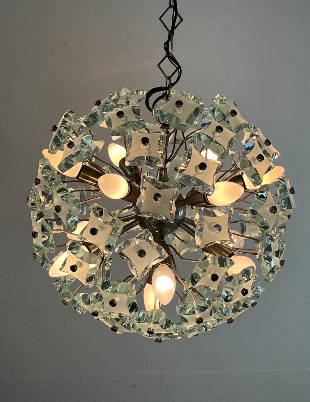 Mid-Century moderno Lampadario Sputnik in vetro tagliato diConsulter >Fontana Arte, 1960s in vendita