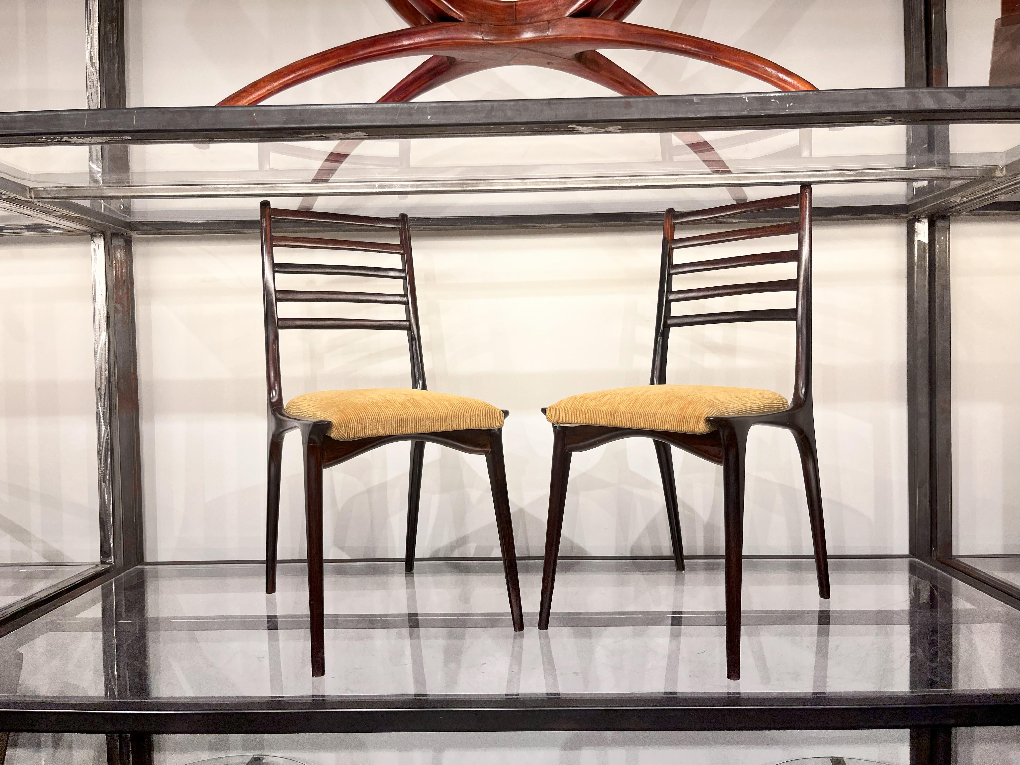 20th Century Mid-Century Modern Set of two Chairs in Hardwood & Beige Linen by Carlo Hauner