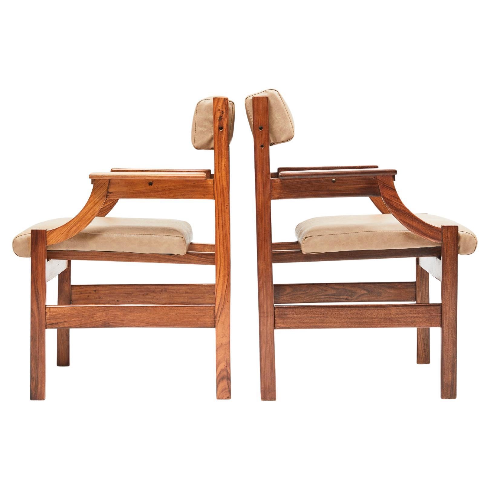 Mid-Century Modern Armchair Set in Hardwood & Brown Leather, 1960, Brazil Plaque For Sale