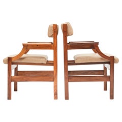 Ensemble de fauteuils modernes du milieu du siècle en bois dur et cuir brun, 1960, Brésil, plaque