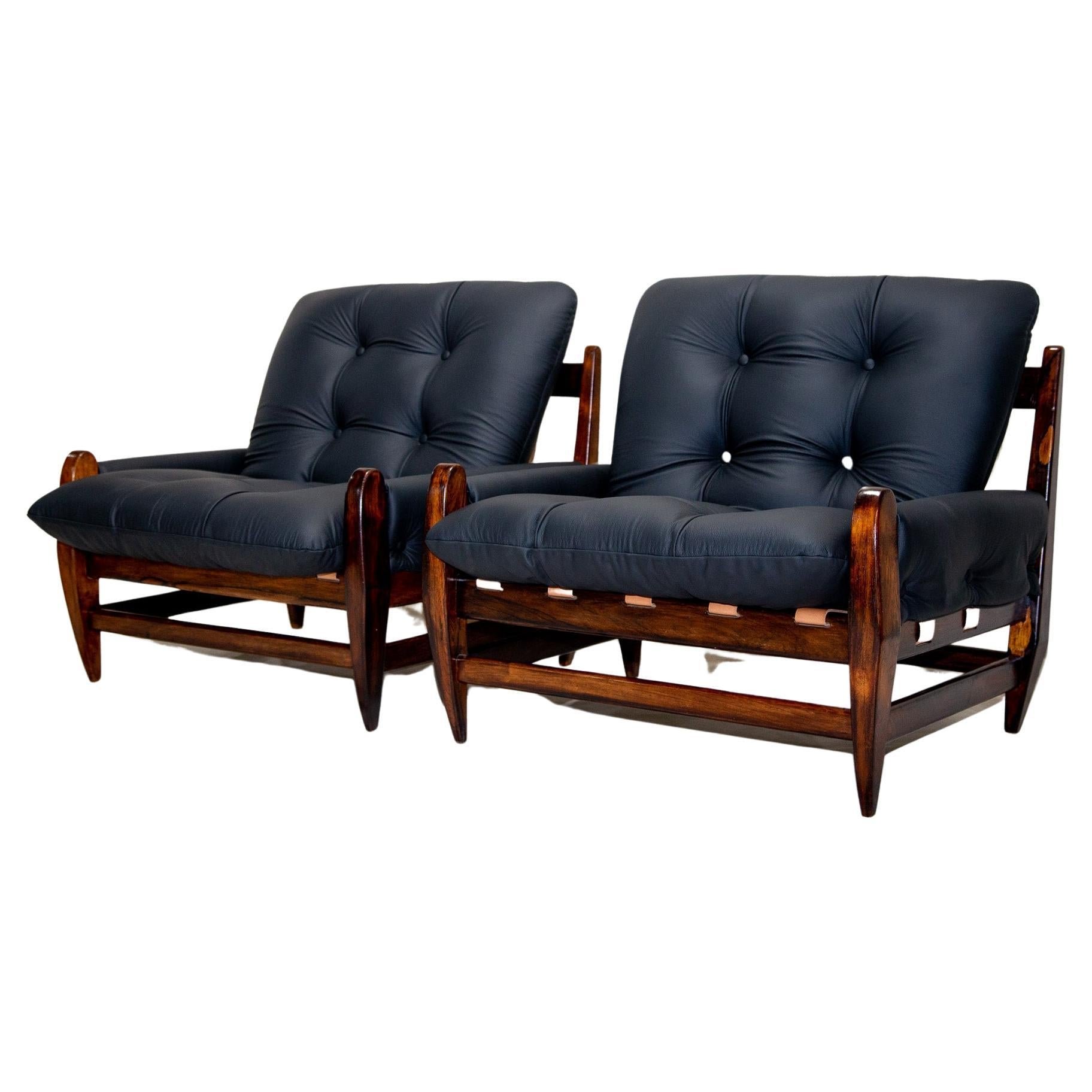 Mid-Century Modern Fauteuils modernes brésiliens en bois de feuillus et cuir noir, Jean Gillon, 1960 en vente