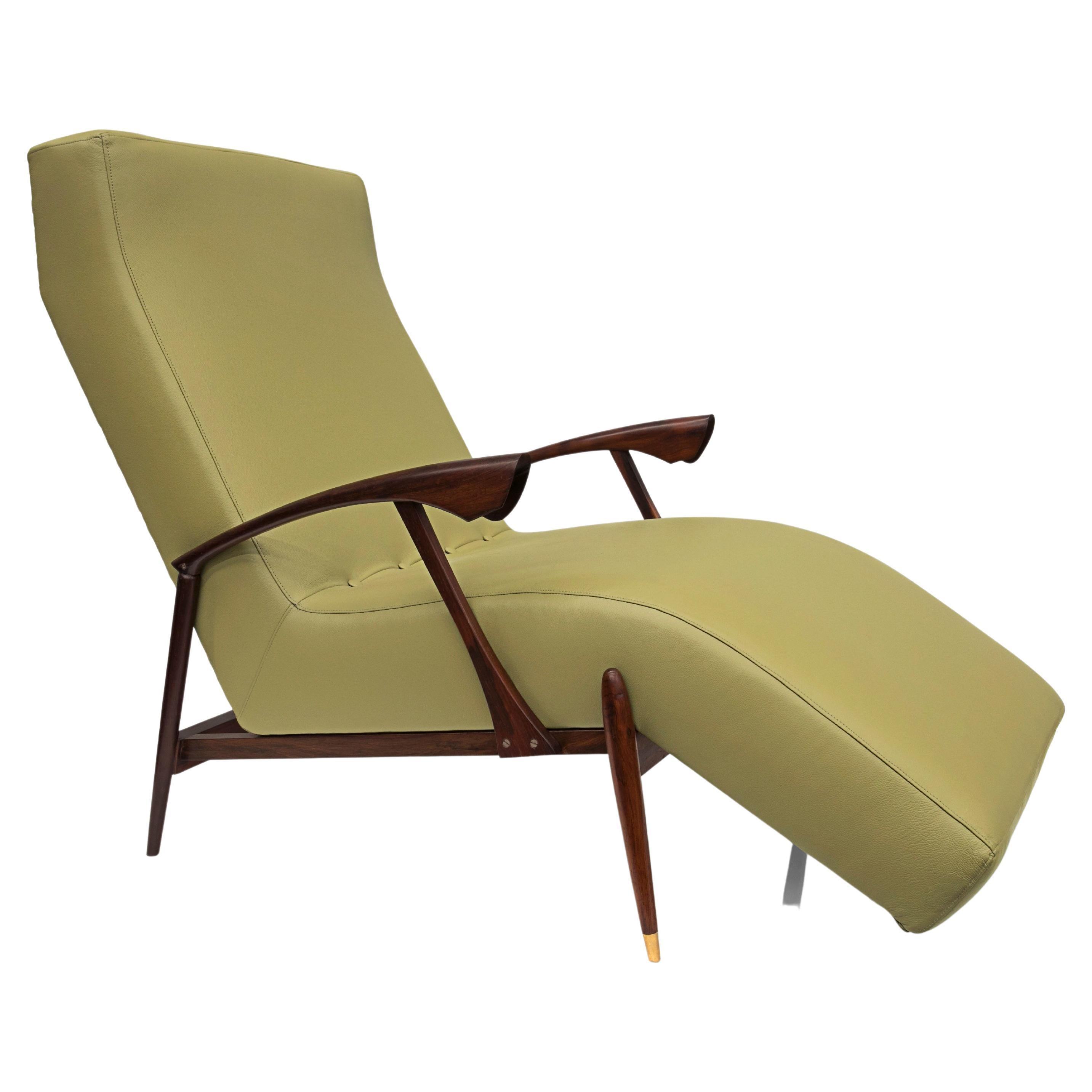 Brazilian Modern Chaise Lounge in Green Leather, Hardwood, Brass, 1960s, Brazil For Sale
