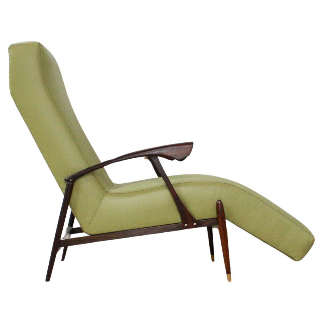 Diese einzigartige Midcentury Modern Chaise Lounge aus den Sechzigern ist der FIND des Jahres und ist nichts weniger als spektakulär.

Die skulpturale Chaiselongue verfügt über einen Sockel aus massivem brasilianischem Rosenholz (bekannt als