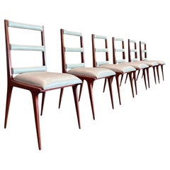 Ensemble de six chaises brésiliennes modernes en bois dur et cuir beige, C.C., Inconnu, vers 1950