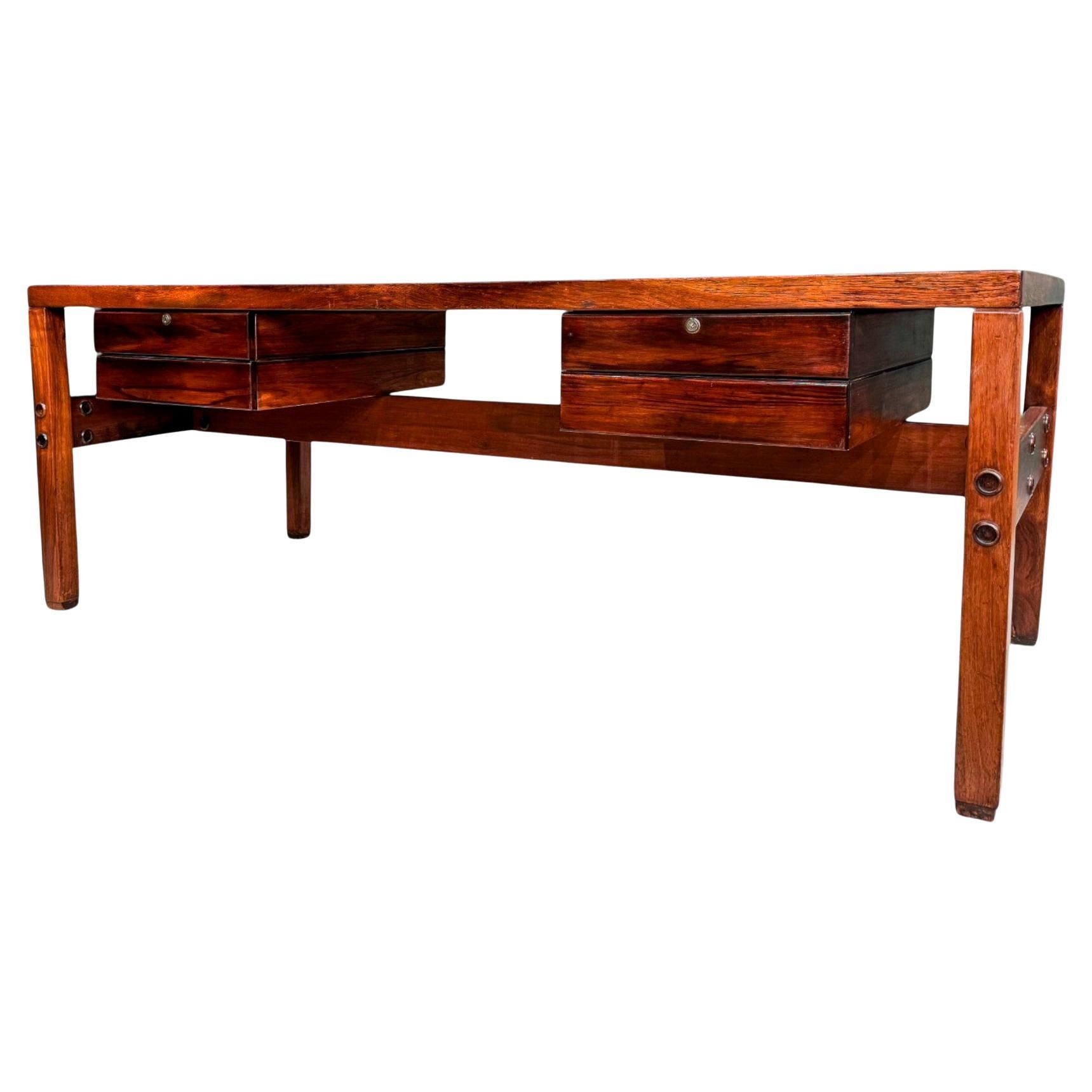 Moderner brasilianischer Schreibtisch aus Hartholz mit schwebenden Schubladen, Sergio Rodrigues, 1960er Jahre
