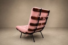 Moderner brasilianischer Sessel mit Holzlatten und Metallrahmen und rosa Samt, Pallar, 1950er Jahre