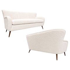 Brazilian Modern Sofa in Off-White Bouclé & Caviuna by Forma, Brazil, 1960s