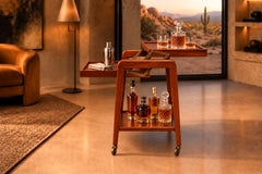 Carrito de bar de tres posiciones de Ming Móveis, en madera de imbuía y latón, estilo moderno brasileño, década de los 50