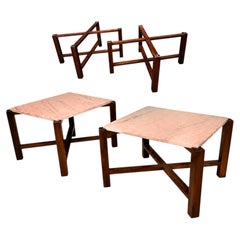 Paire de tables d'appoint modernes brésiliennes en bois de palissandre et granit rose, Brésil, années 1960
