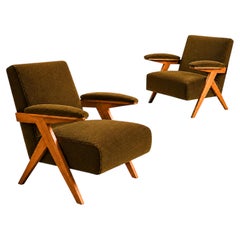 José Zanine Caldas: Ein Paar brasilianische Sessel im modernen Stil aus Hartholz und Mohair, 1955