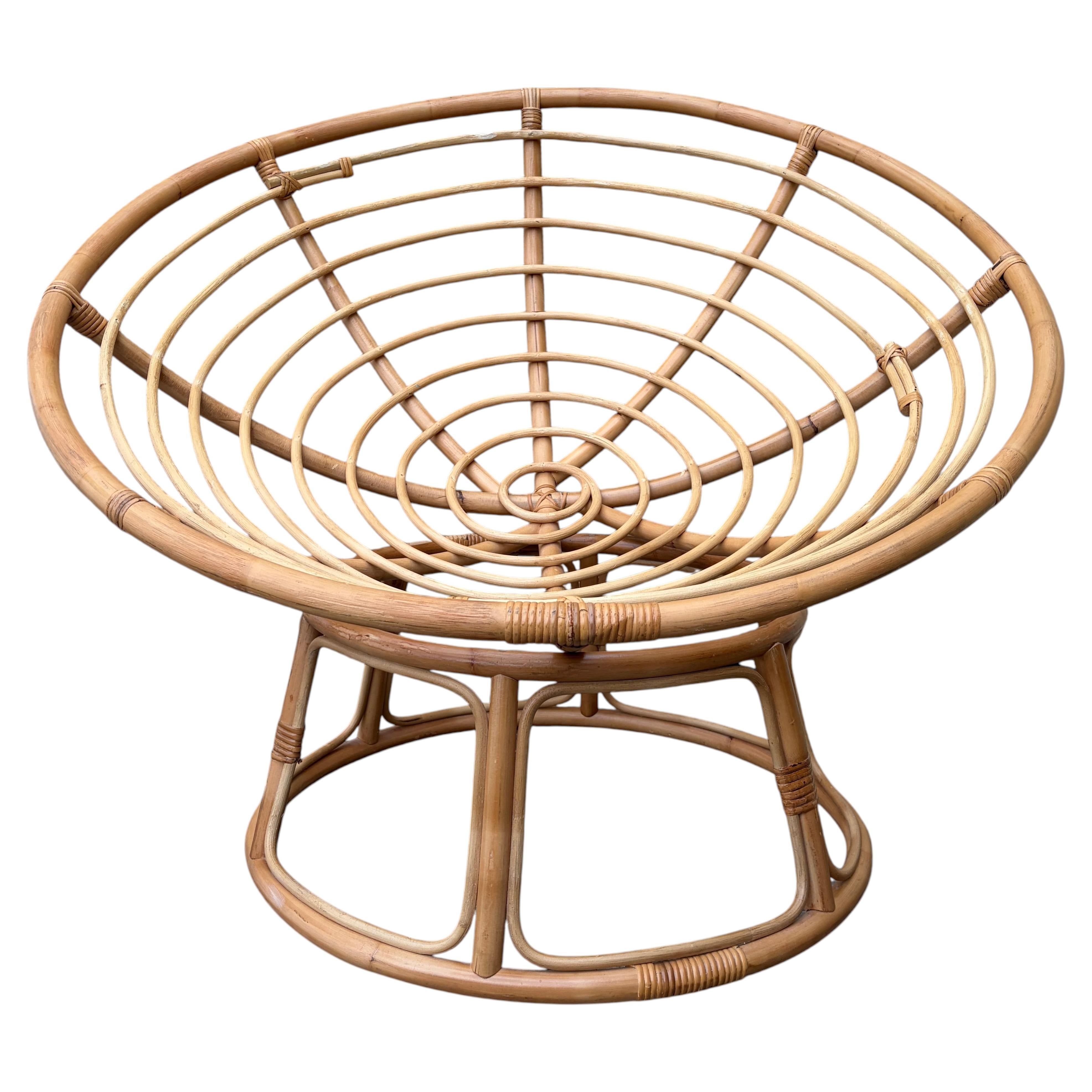 Papasan-Rattan-Liegestuhl im Vintage-Küstenstil in Schalenform. Circa 1980er Jahre im Angebot