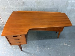 Scrivania Boomerang in teak in stile scandinavo Mid-Century Modern di Goren Strand. Circa anni '70
