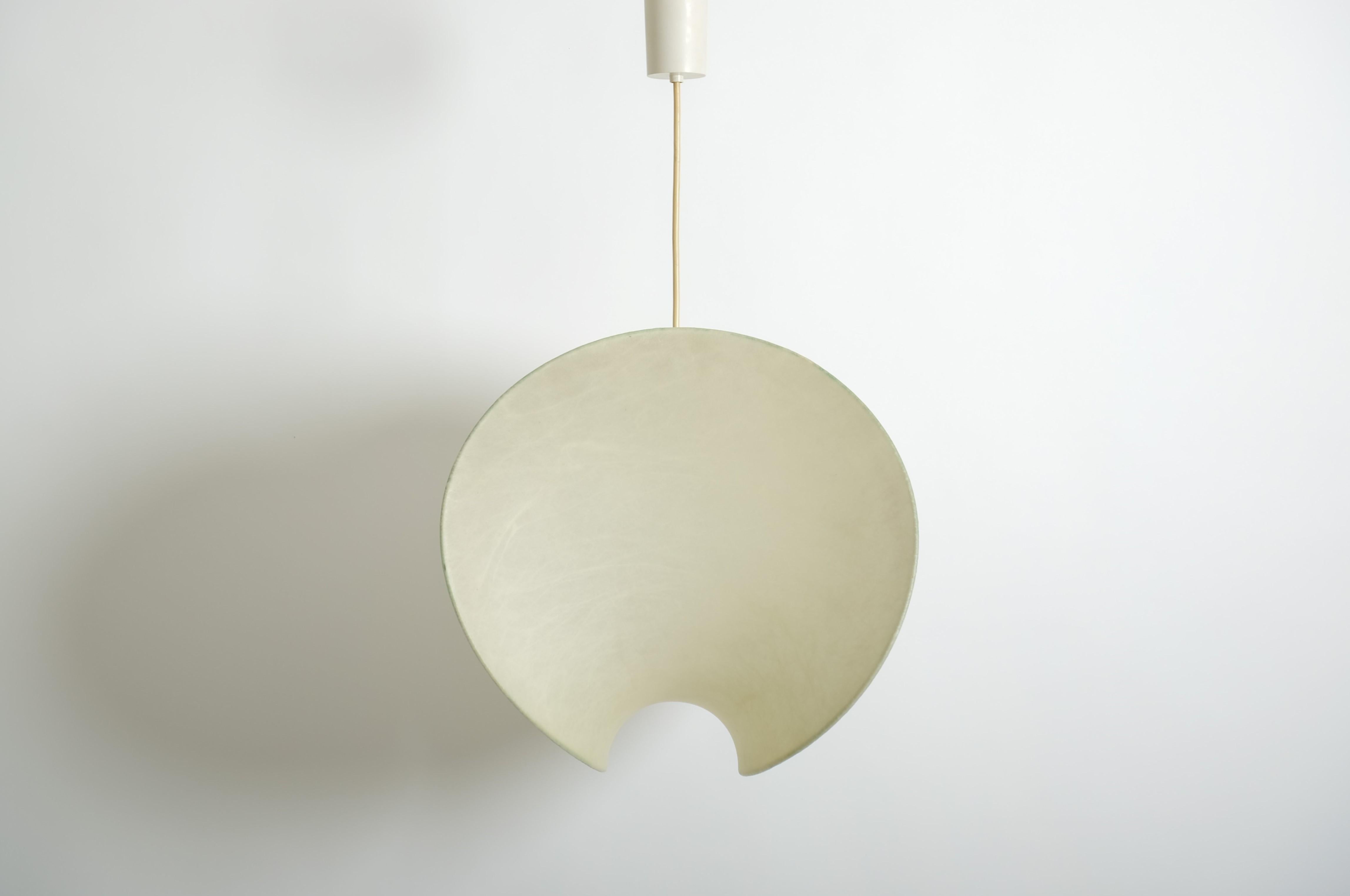 Tedesco Lampada a sospensione a forma di bozzolo Orsa di Goldkant, Germania, metà del secolo 1960 in vendita