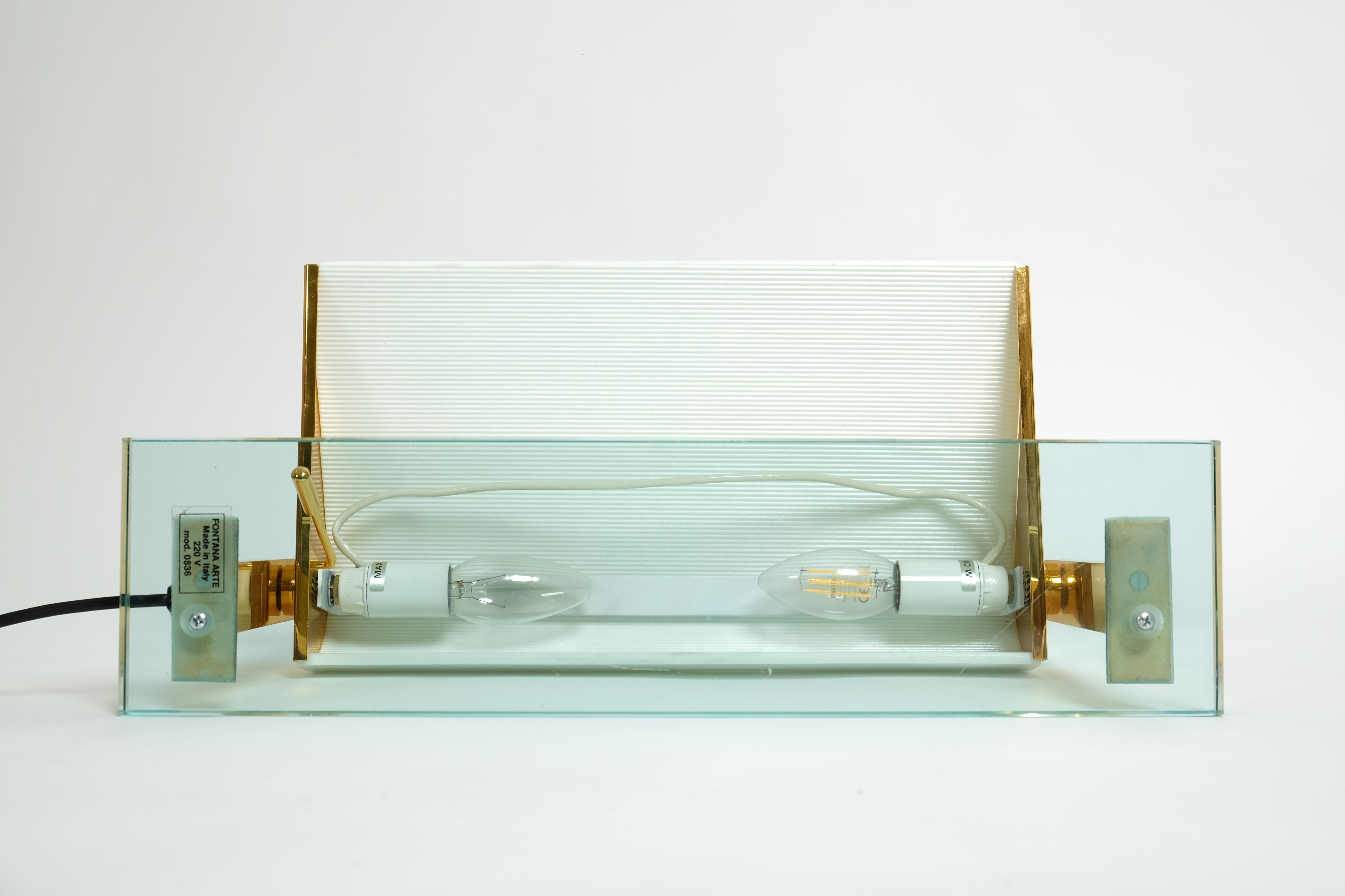 Lámpara de mesa de Pietro Chiesa para Fontana Arte Mod. 0836 Latón Vidrio, Italia en venta 13