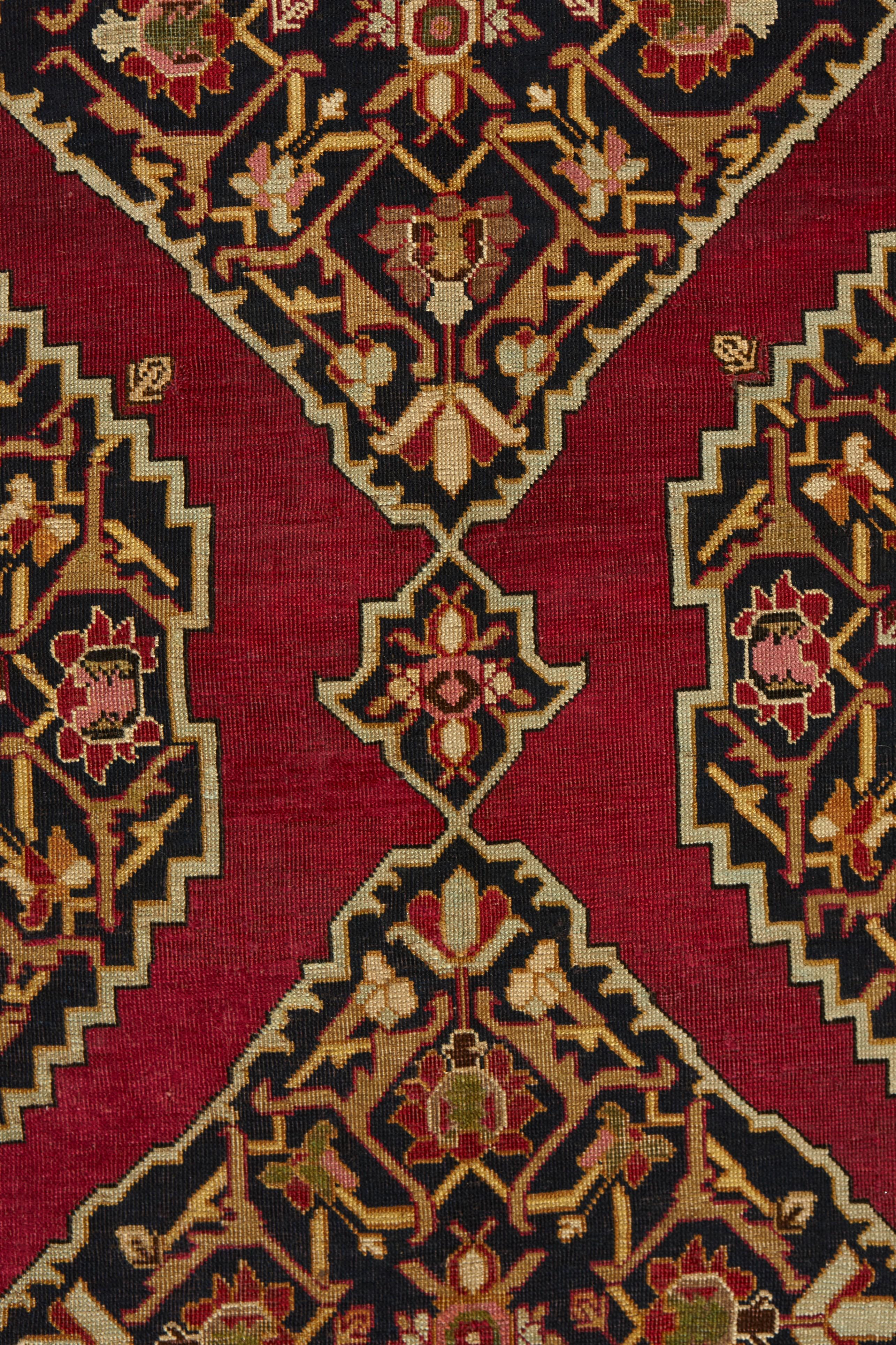 Attraktiver antiker Karabagh Gallery-Teppich (Armenisch) im Angebot
