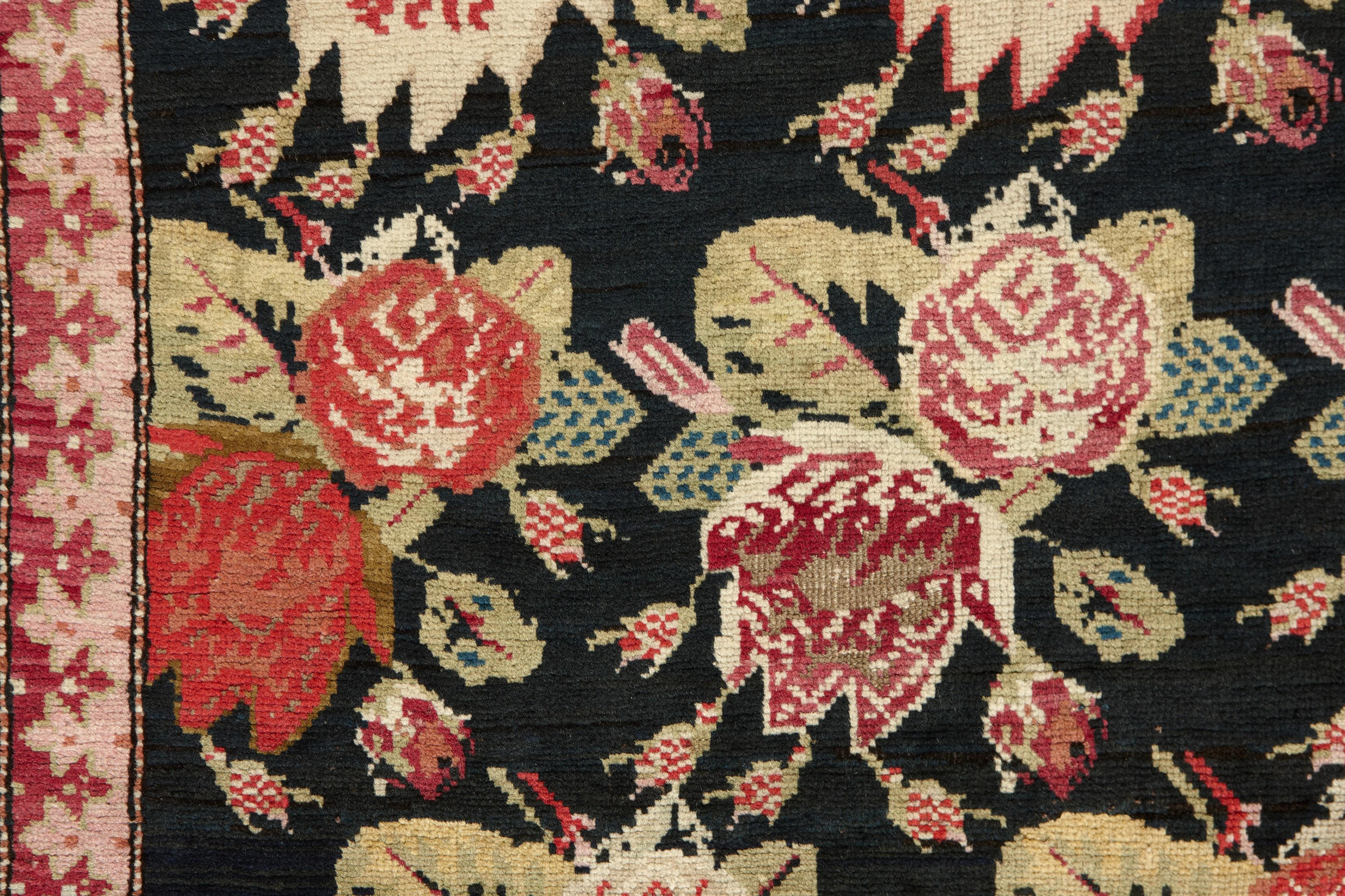 Eleganter floraler antiker Karabagh Gallery-Teppich (Handgeknüpft) im Angebot