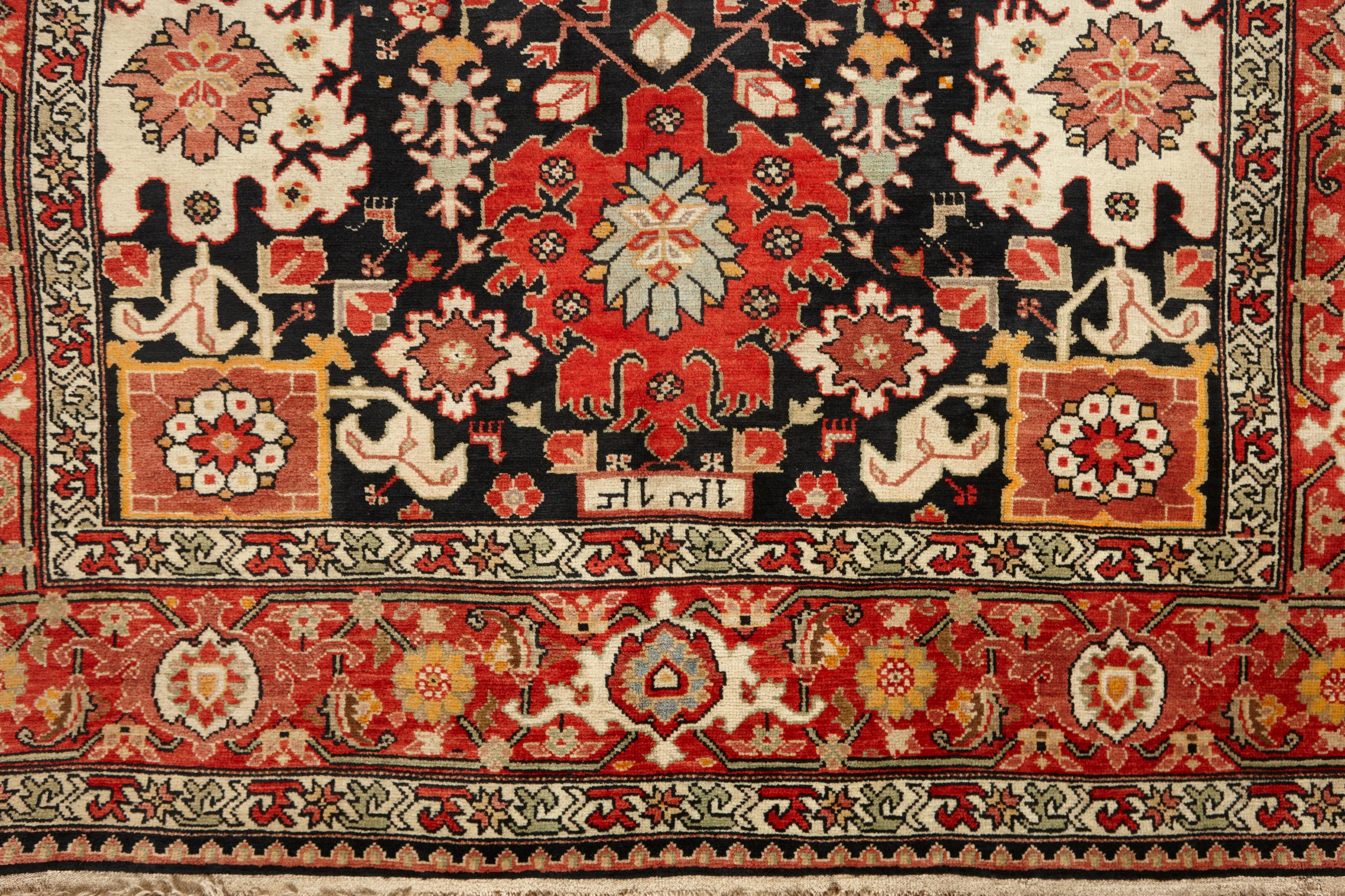 Tappeto antico colorato di Karabagh Gallery (a) Gallery In condizioni ottime in vendita a Beirut, LB