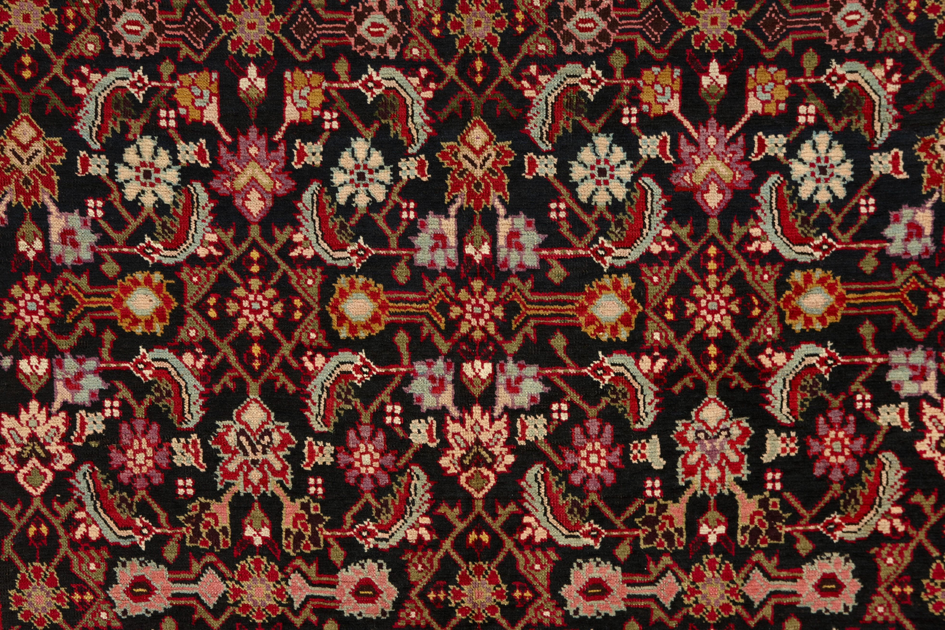 Klassischer antiker Karabagh Gallery-Teppich im Zustand „Hervorragend“ im Angebot in Beirut, LB