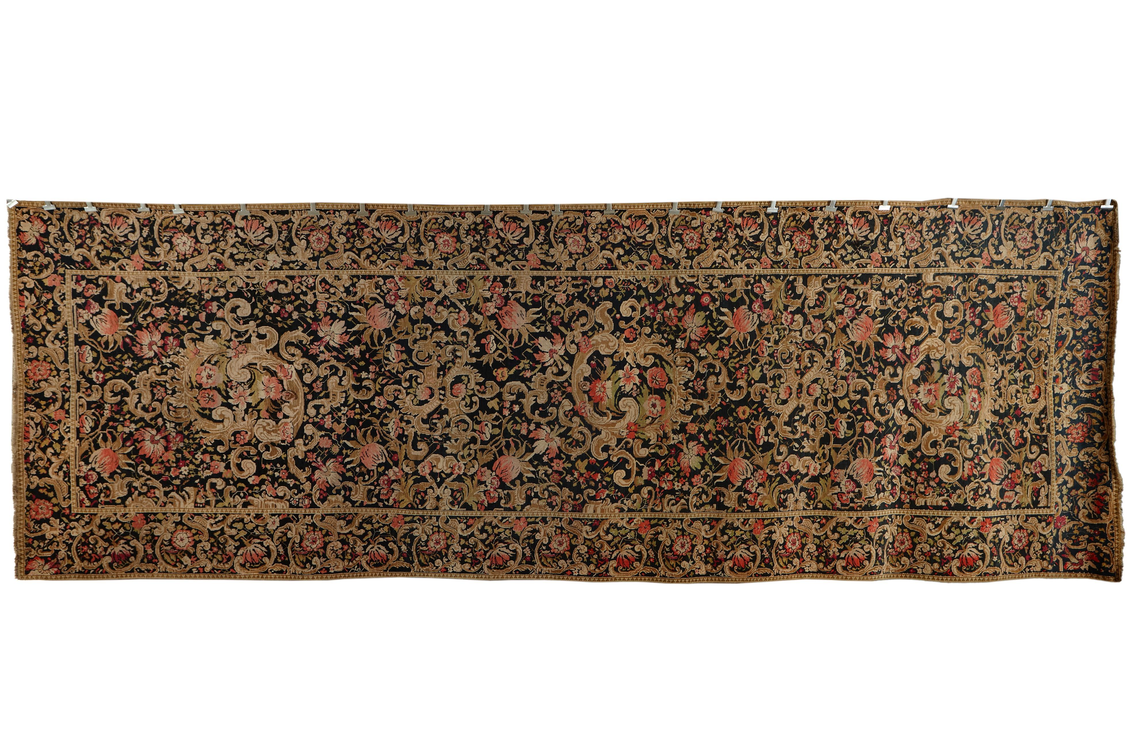 Savonnerie-Design Antiker Karabagh Gallery-Teppich (Armenisch) im Angebot