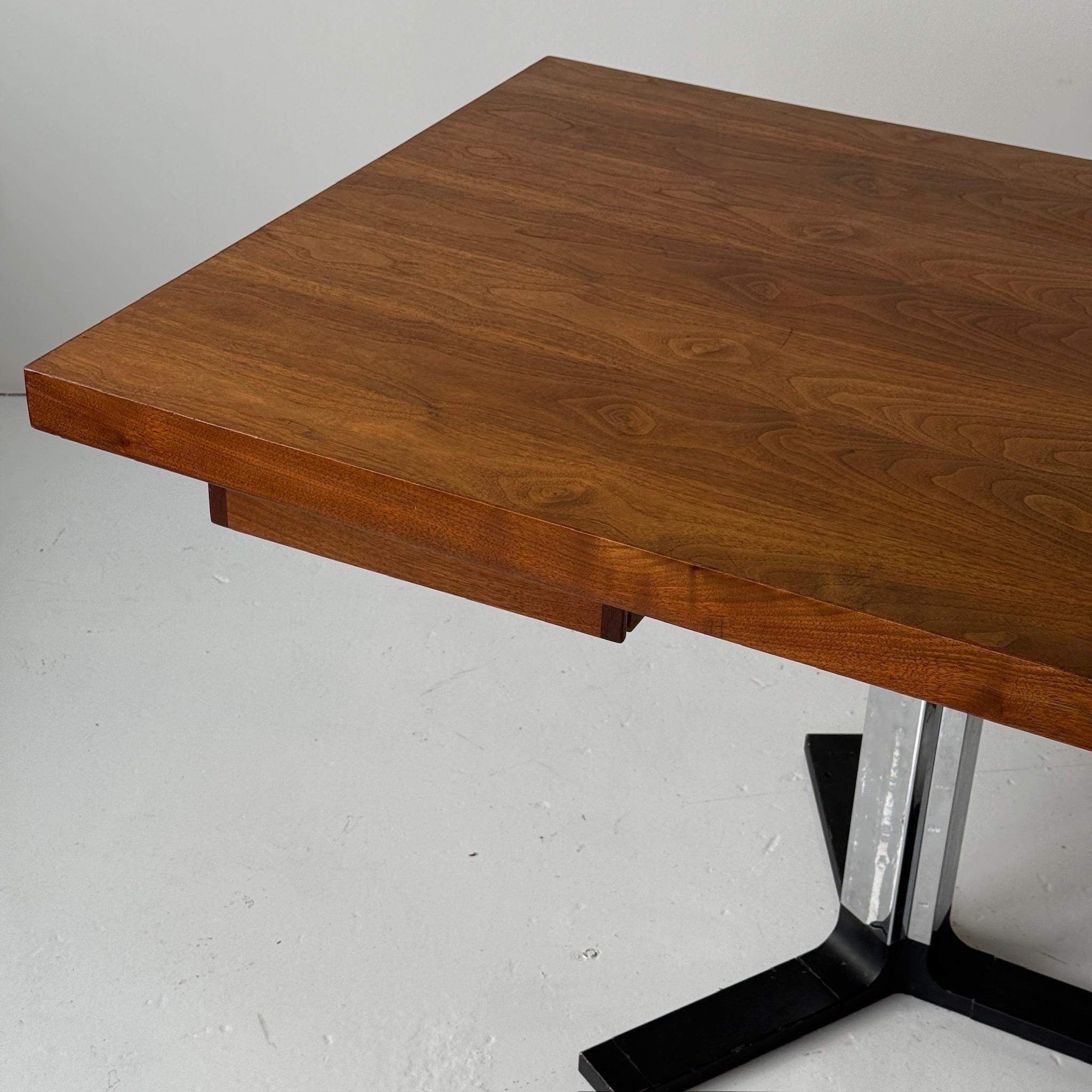 Américain Bureau de direction Monumental Walnut/Chrome en vente
