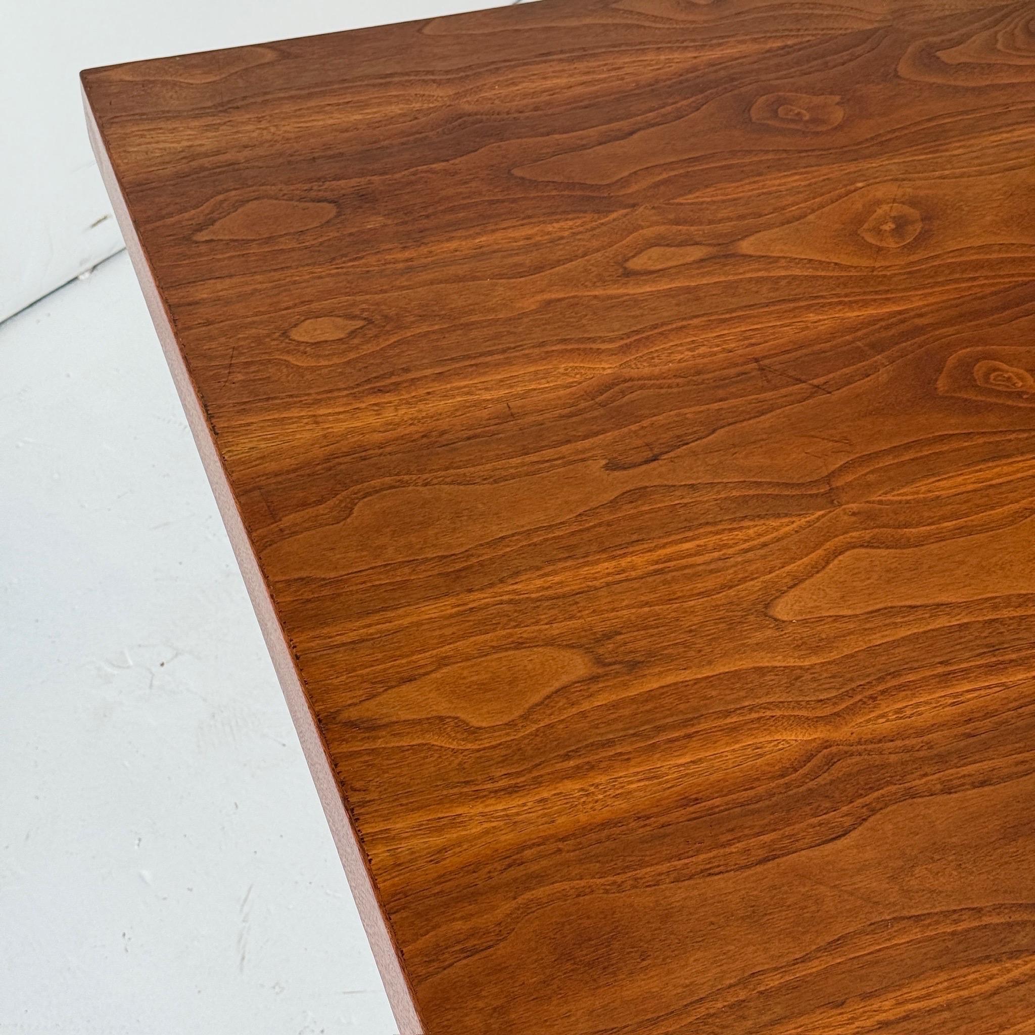 Noyer Bureau de direction Monumental Walnut/Chrome en vente