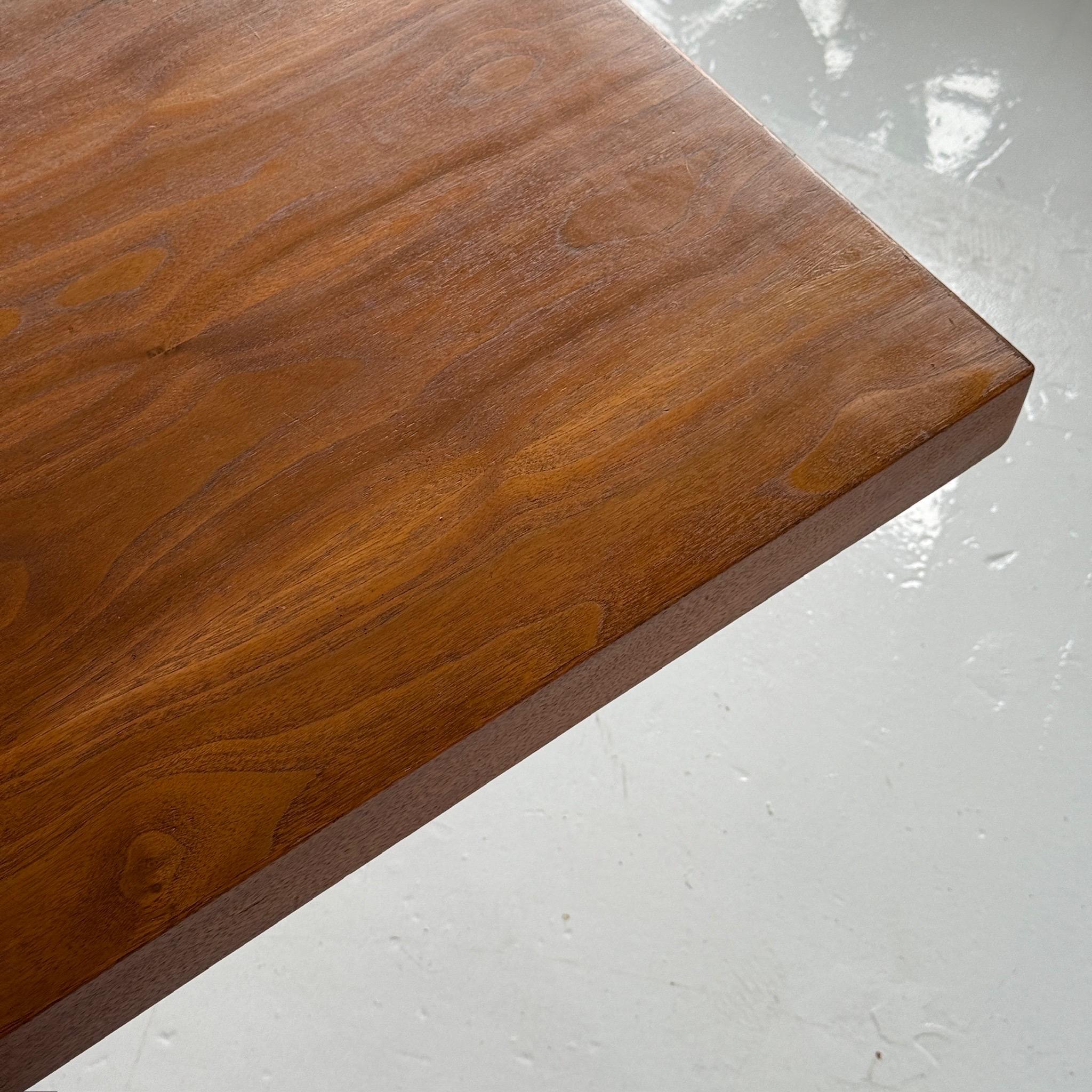 Bureau de direction Monumental Walnut/Chrome en vente 1