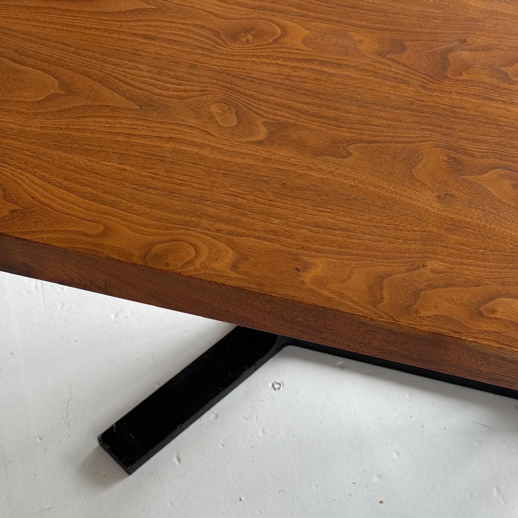 Bureau de direction Monumental Walnut/Chrome en vente 2