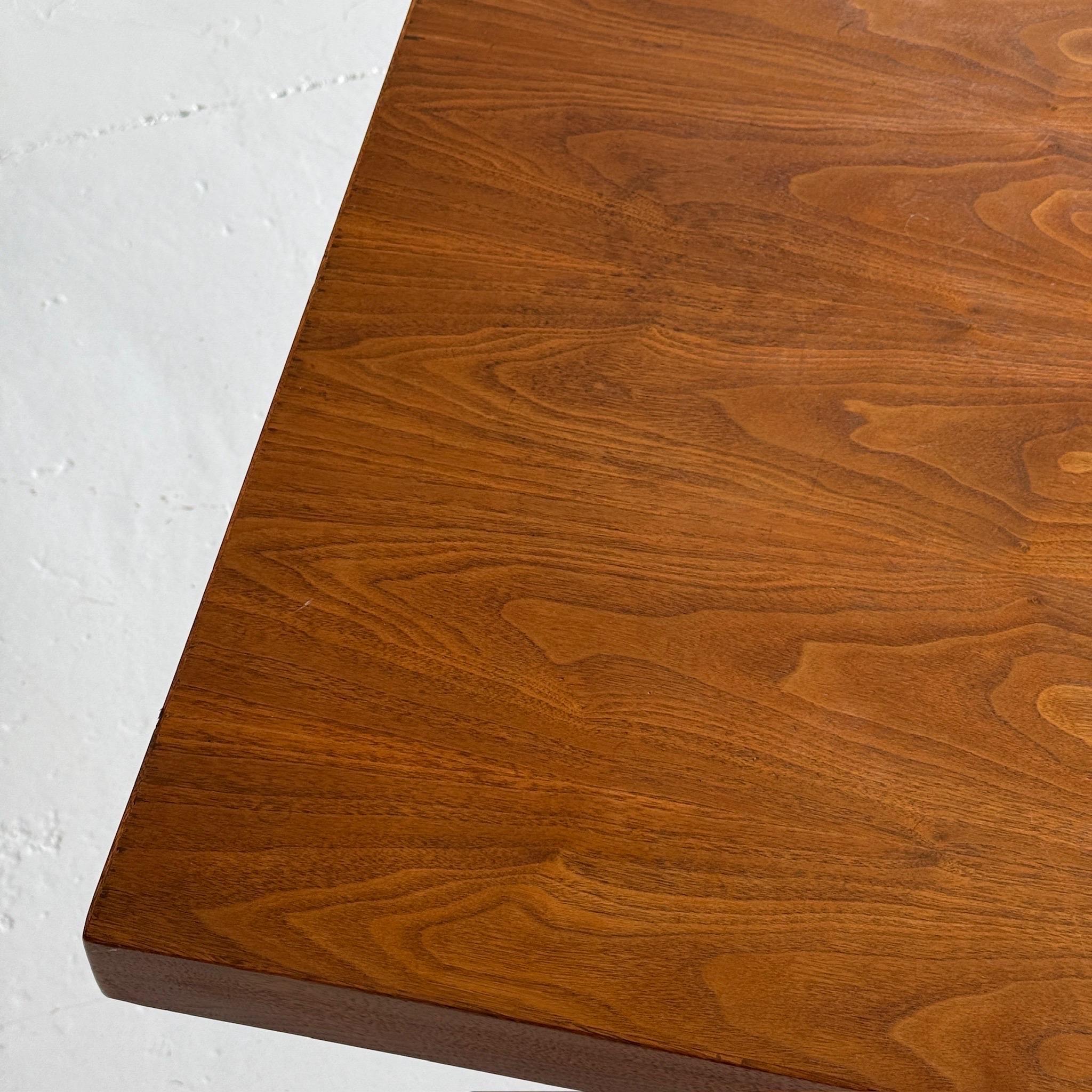 Bureau de direction Monumental Walnut/Chrome en vente 3