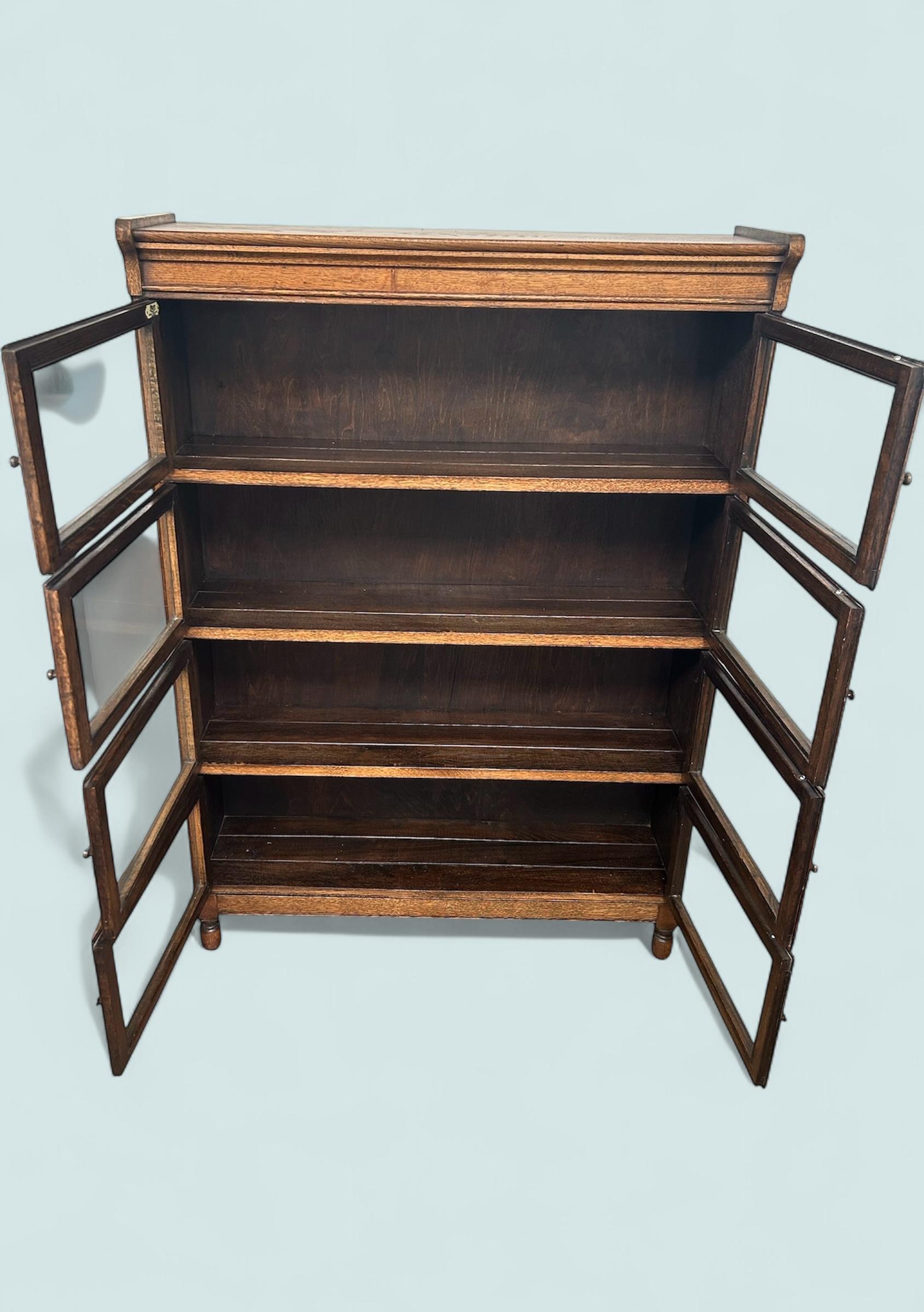 Arts and Crafts Minty of Oxford Libreria sezionale modulare in rovere smaltato del 1920 circa in vendita