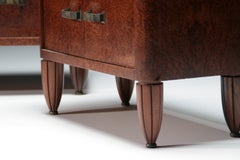 Coppia di comodini in stile Art Déco in legno di radica e marmo, Francia