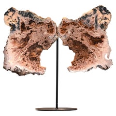 Escultura de Alas de Amatista Rosa en Soporte Personalizado, Expositor de Geodas Brasileñas