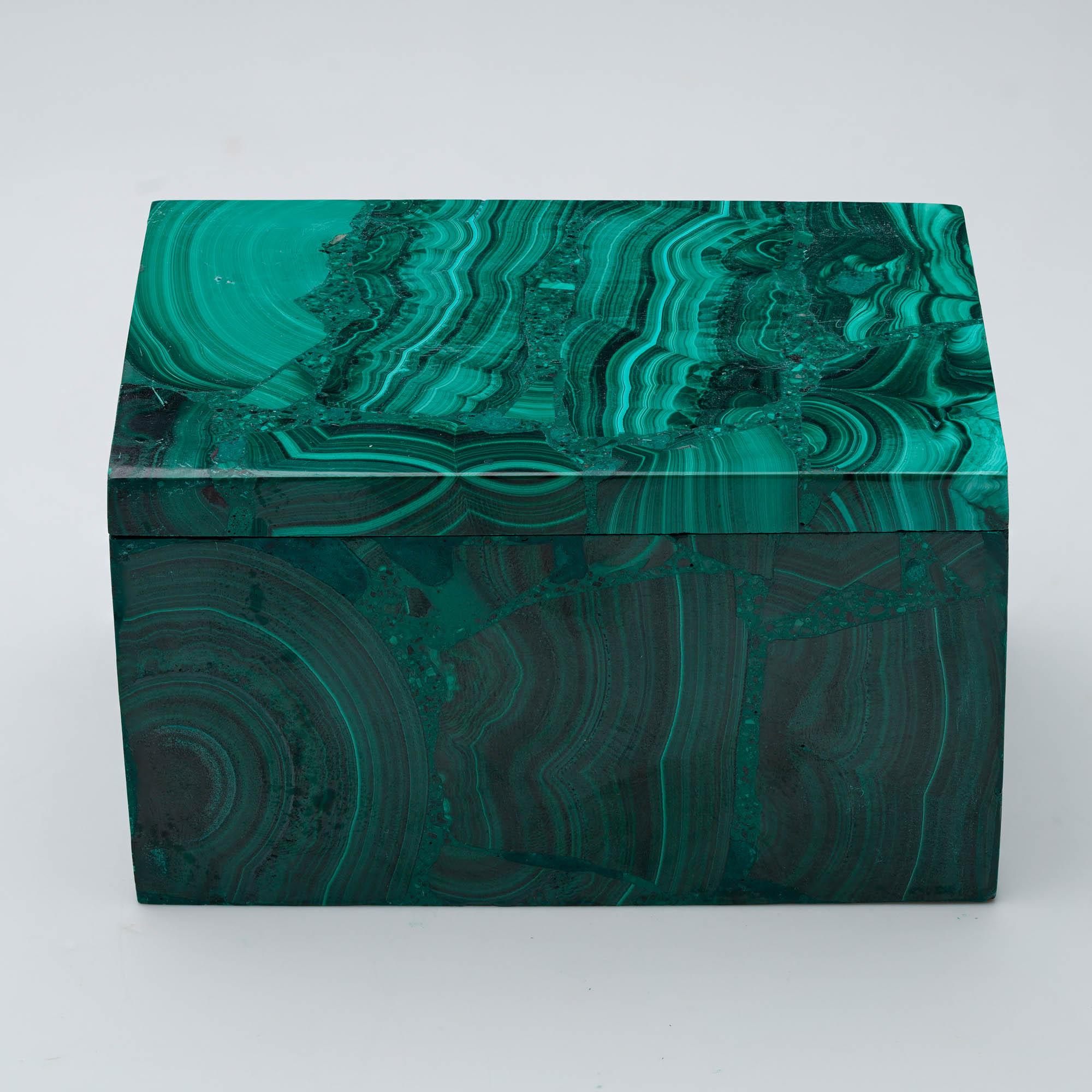 XXIe siècle et contemporain Boîte décorative en malachite sculptée à la main IV en vente