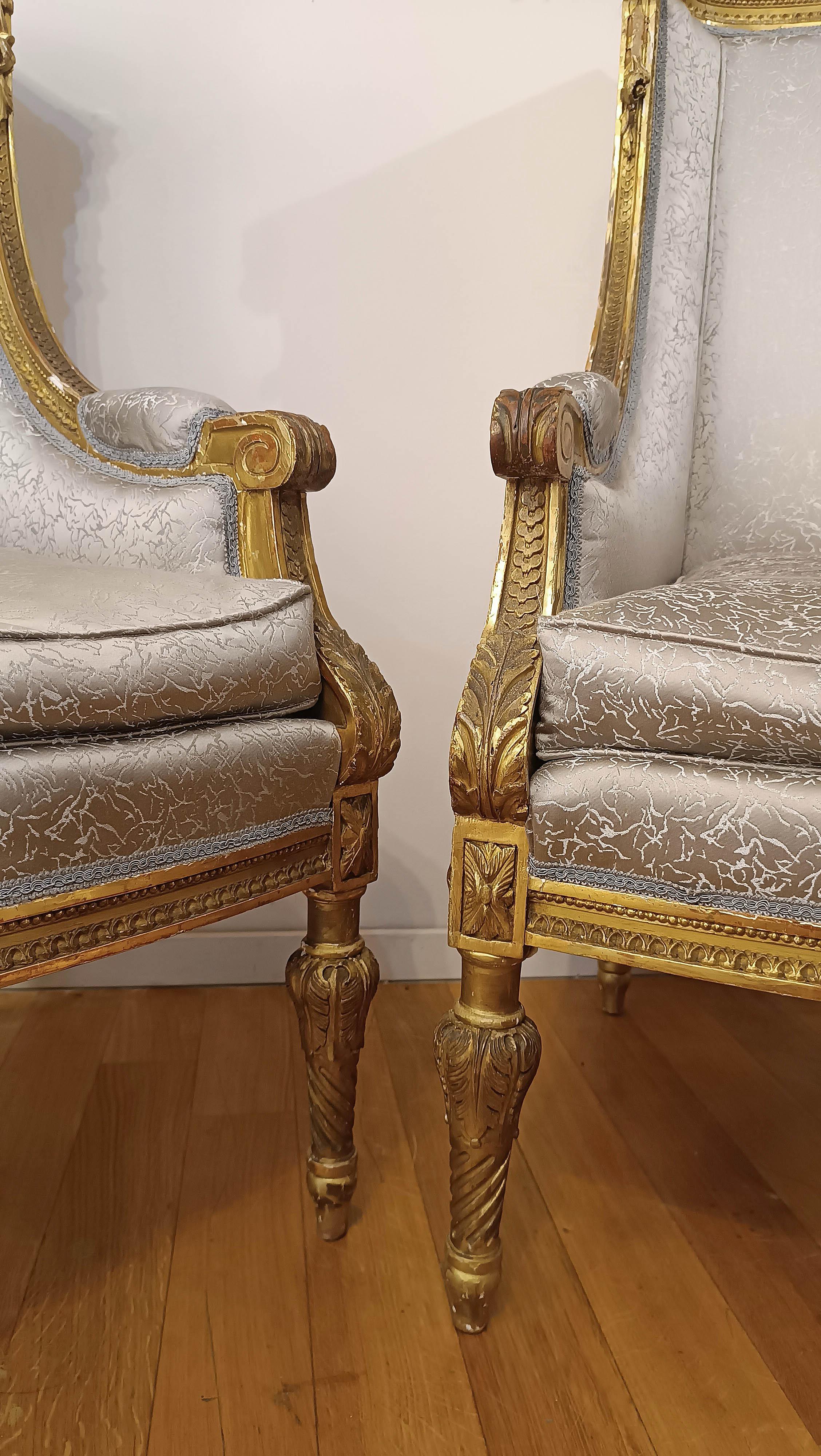 19th CENTURY PAIR OF BERGÈRE ARMCHAIRS (19th Century) im Angebot