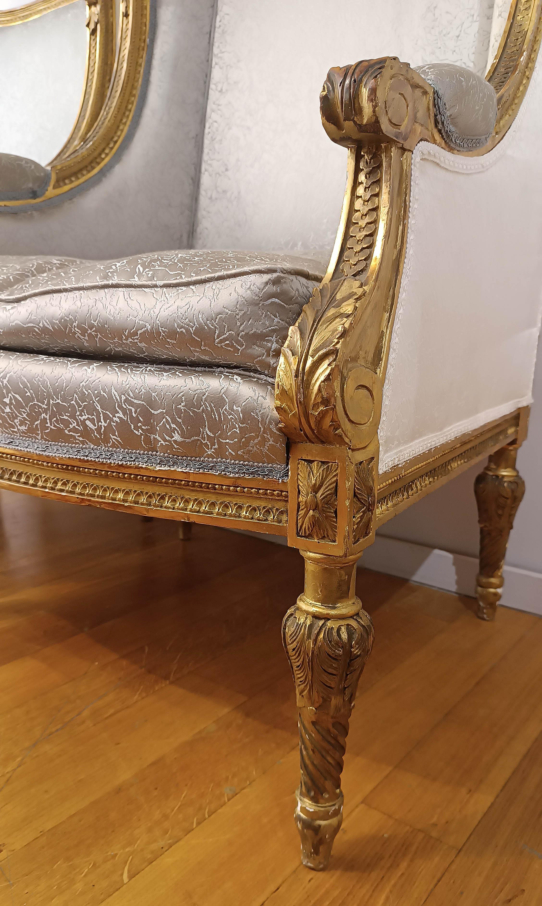 19th CENTURY PAIR OF BERGÈRE ARMCHAIRS im Angebot 5