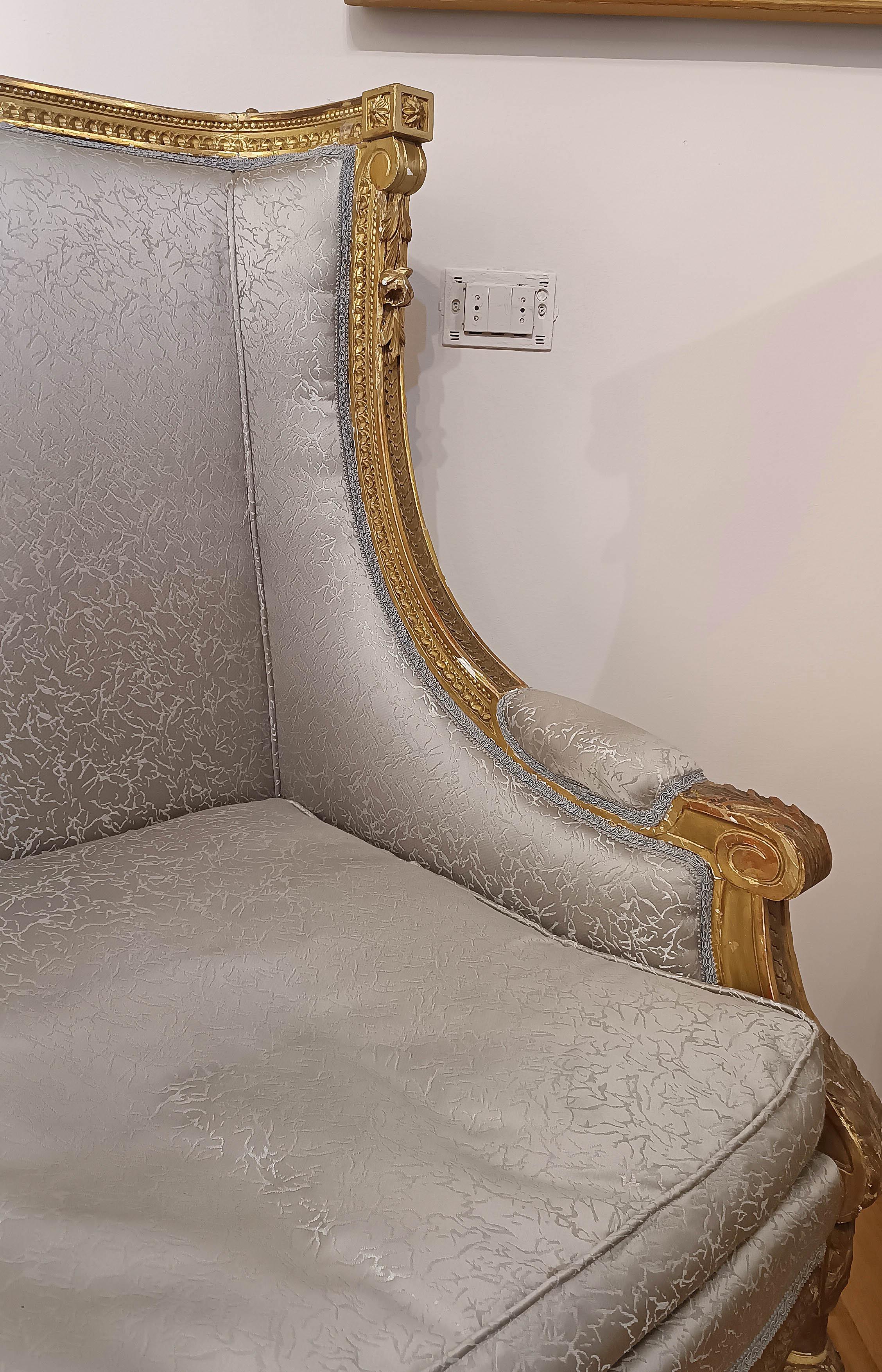 19th CENTURY PAIR OF BERGÈRE ARMCHAIRS im Angebot 7