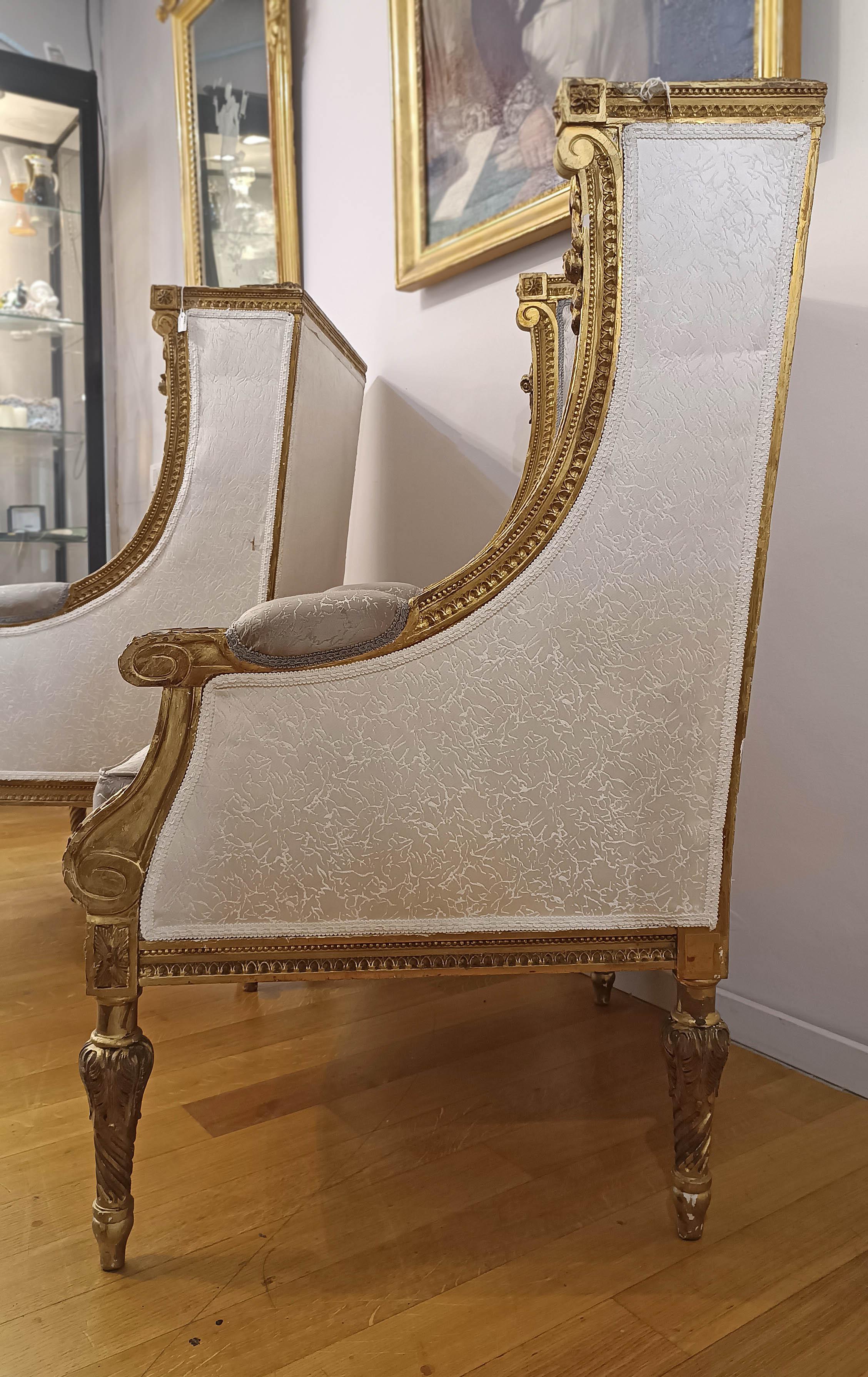 19th CENTURY PAIR OF BERGÈRE ARMCHAIRS im Angebot 8