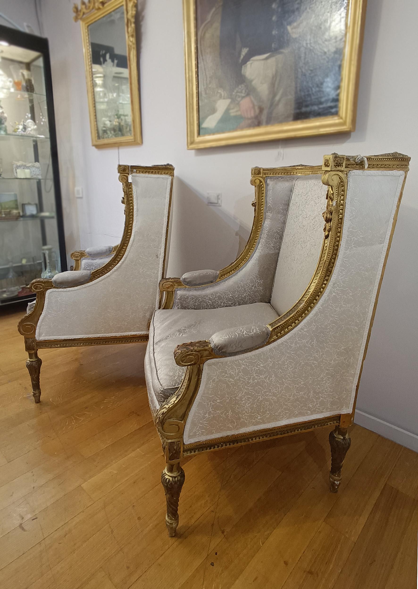 19th CENTURY PAIR OF BERGÈRE ARMCHAIRS im Angebot 6