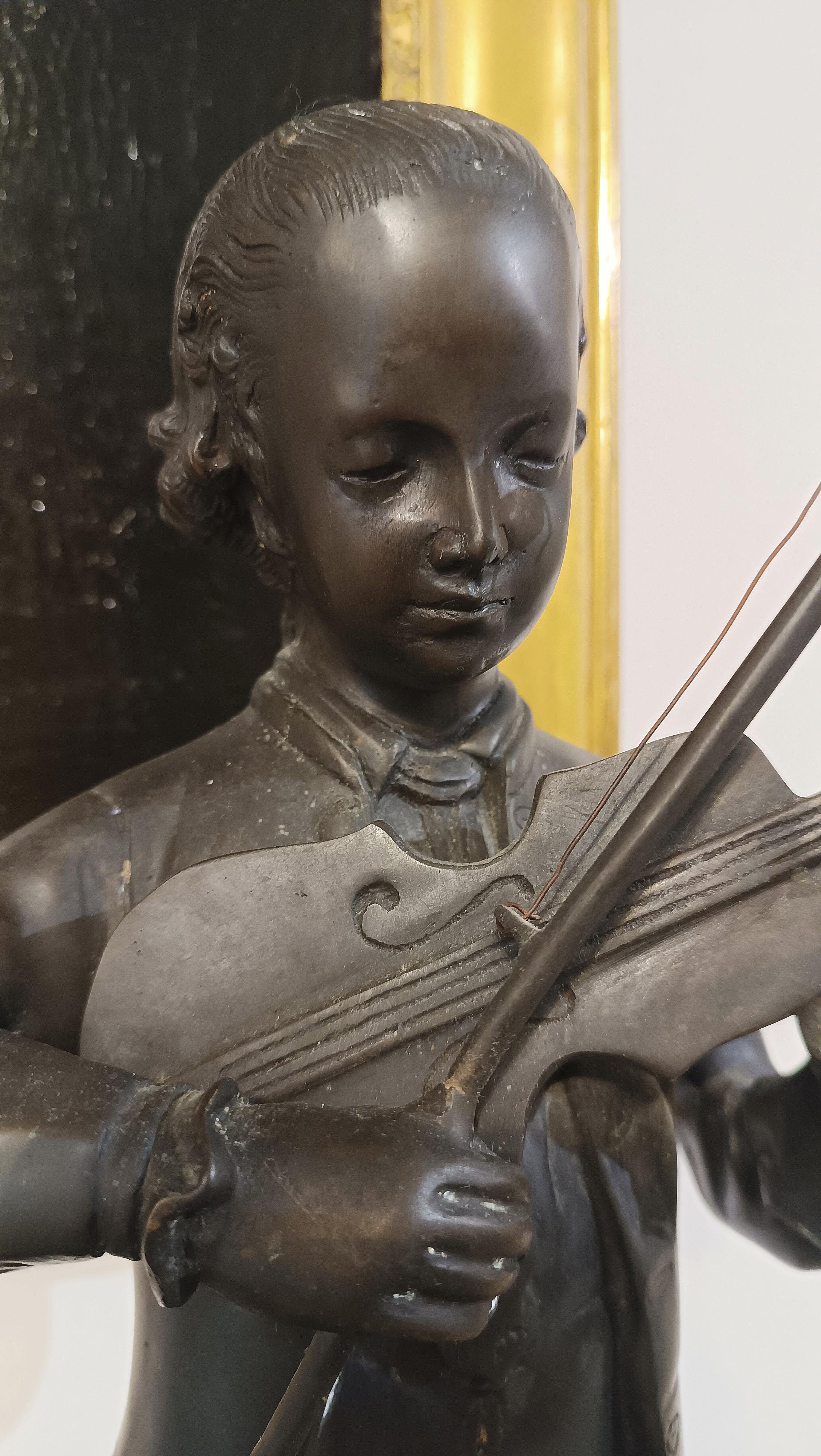 LATE 19th CENTURY BRONZE SCULPTURE PORTRAIT OF MOZART im Zustand „Gut“ im Angebot in Firenze, FI