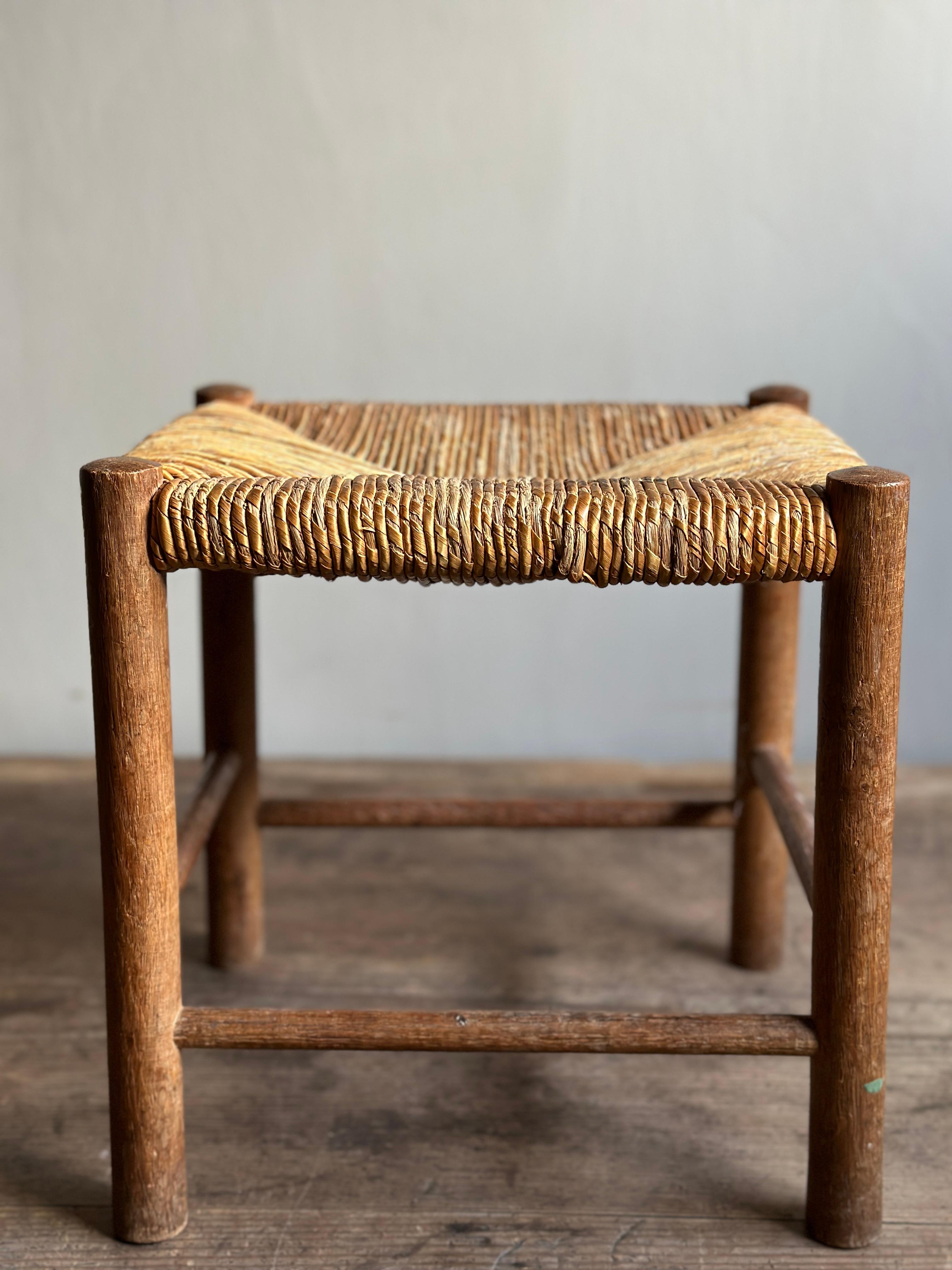 Small Woven Stool in the Manner of Charlotte Perriand, France, 1950s  In Good Condition For Sale In Hønefoss, 30